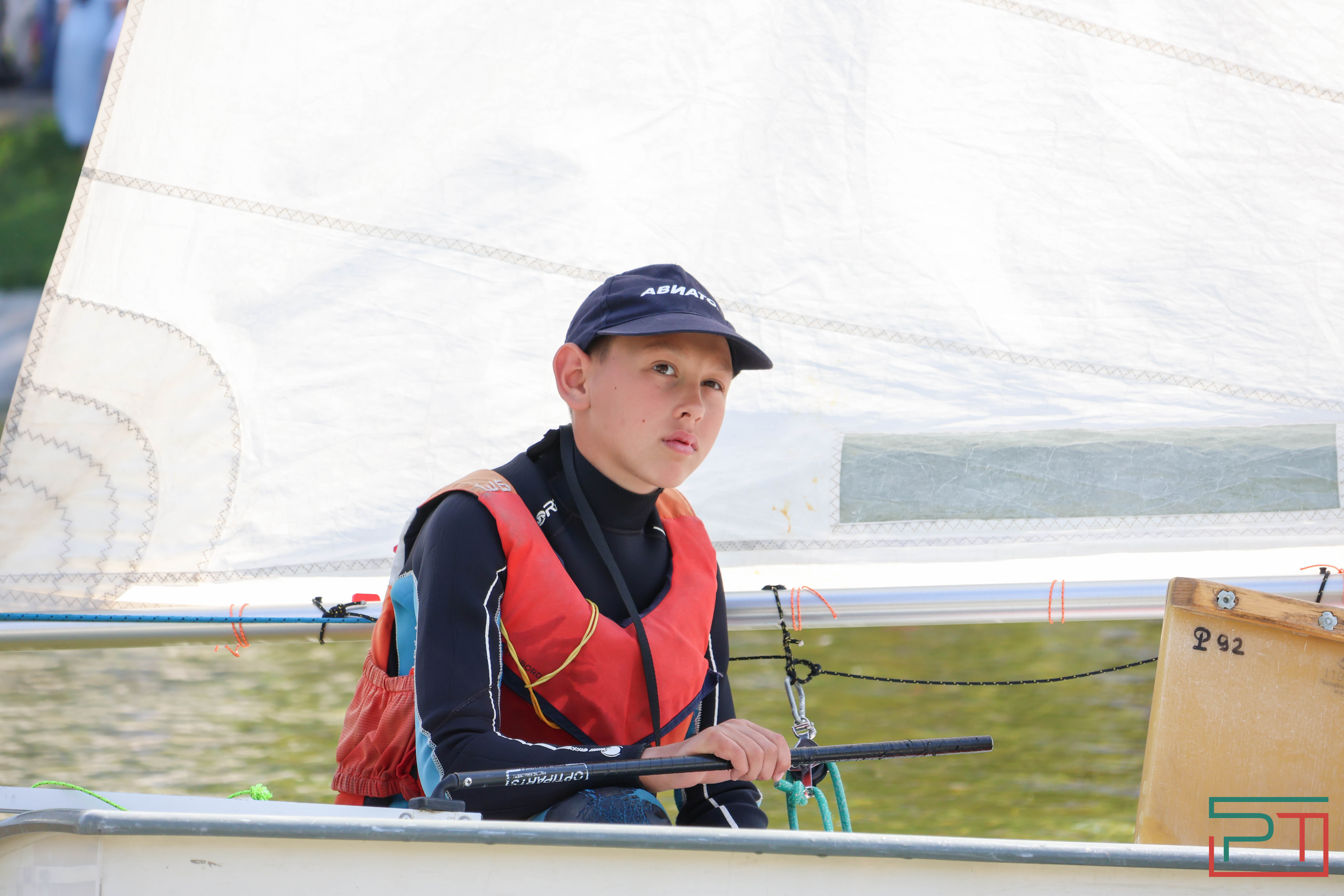 Благотворительная регата прошла в парке "Черное озеро"