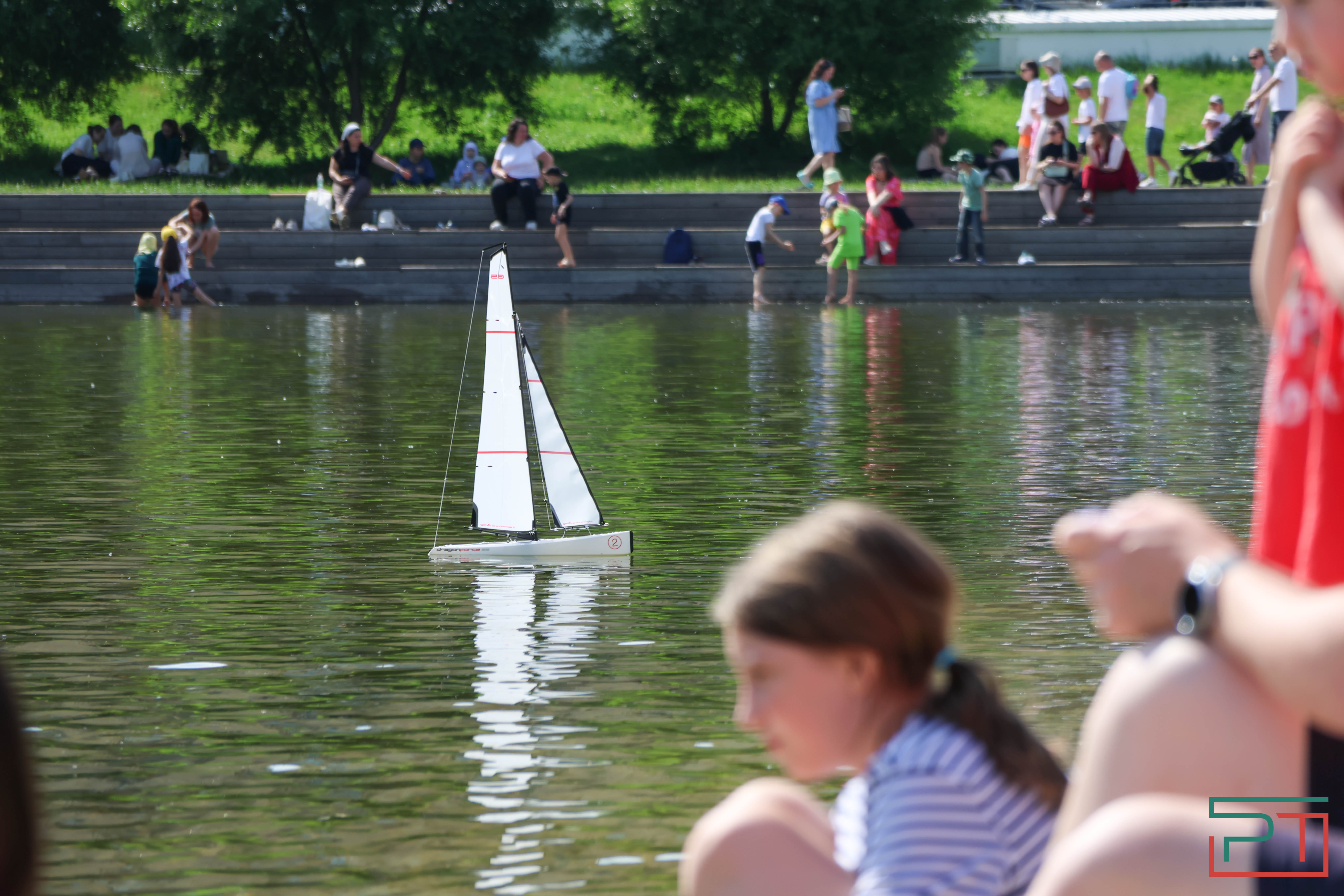 Благотворительная регата прошла в парке "Черное озеро"