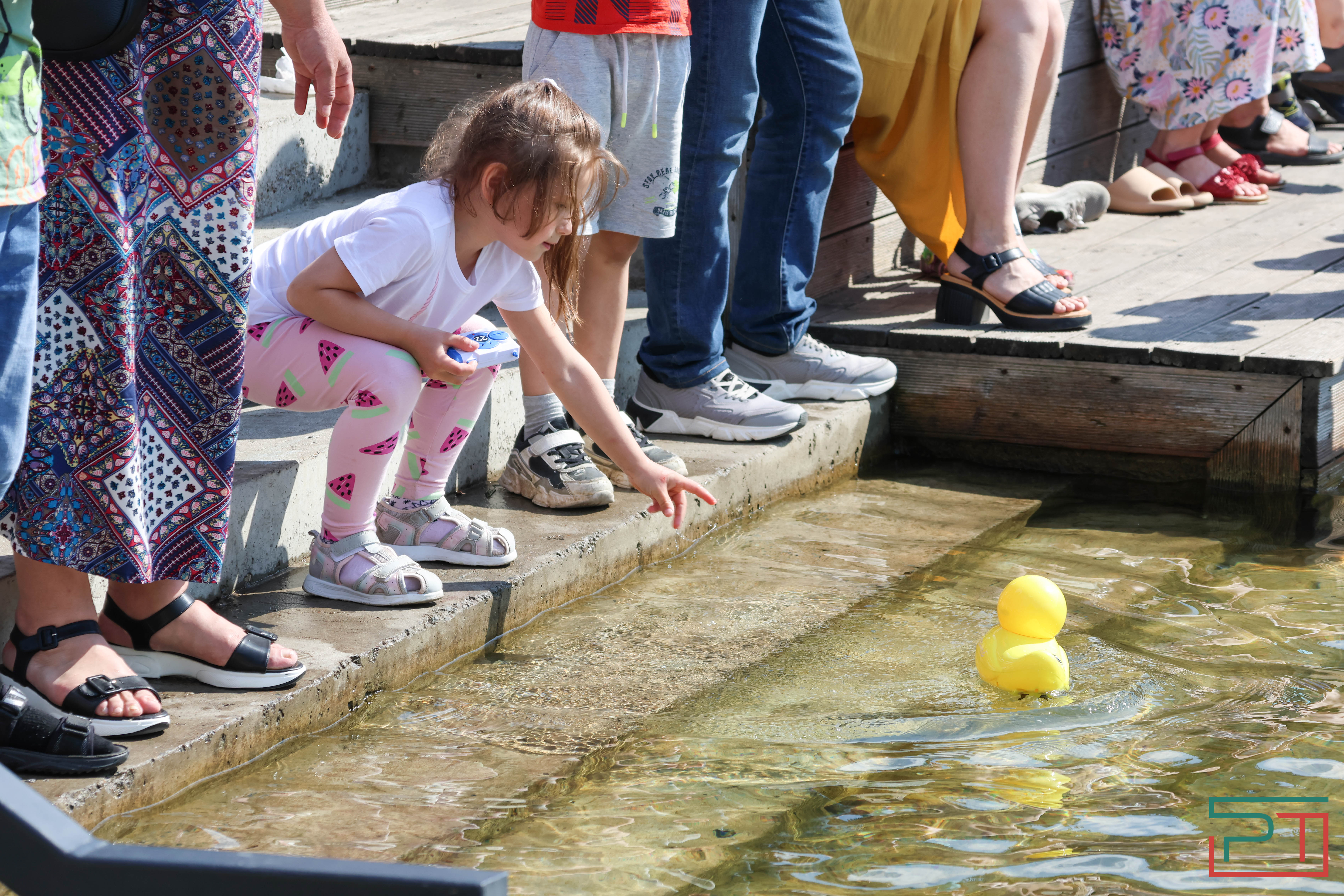 Благотворительная регата прошла в парке "Черное озеро"