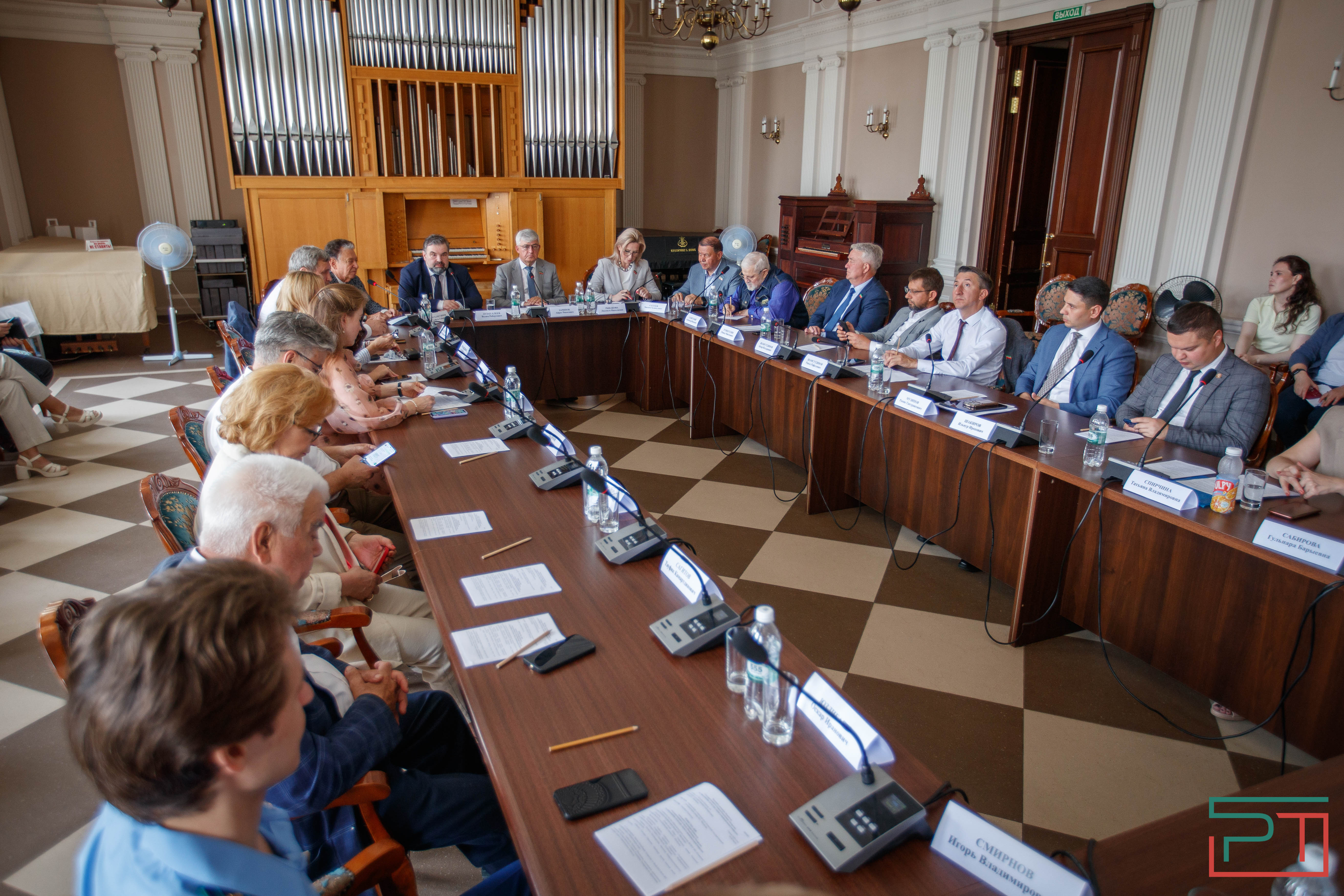 Заседание Комитета по образованию, культуре, науке и национальным вопросам прошло в Казани