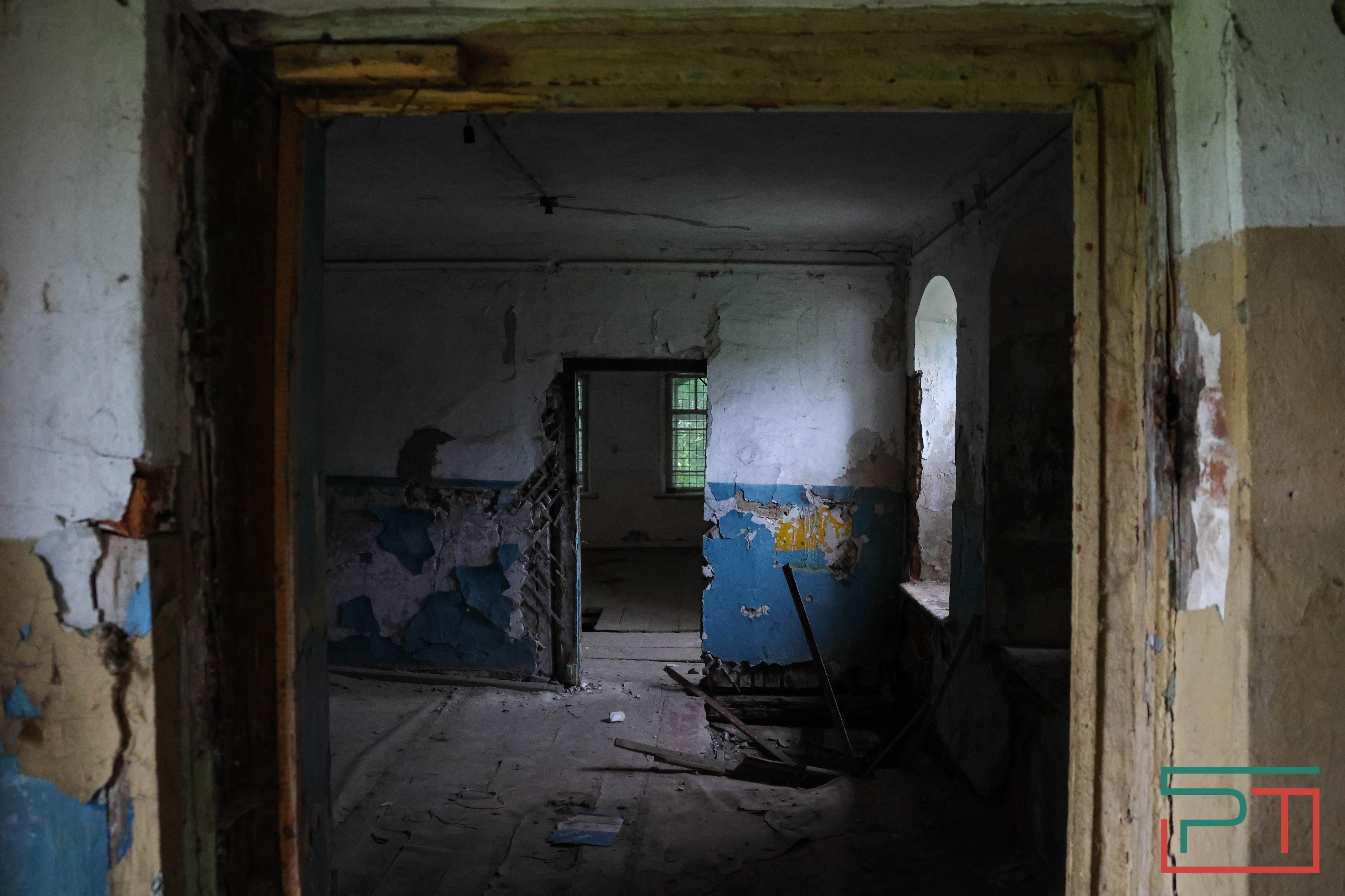 «Это зеркало видело 1917 год»: жители села в Татарстане спасают от разрушения помещичью усадьбу