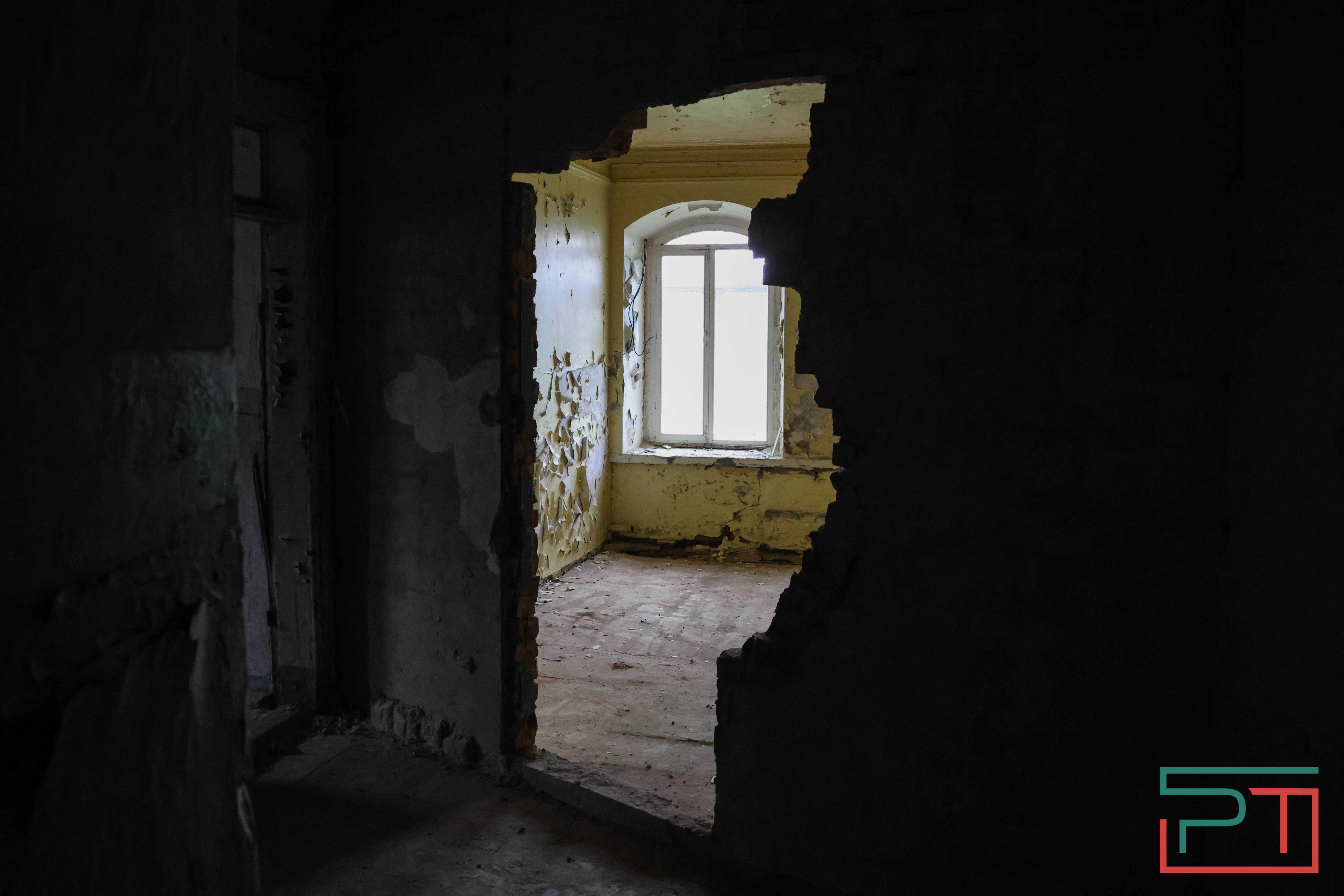 «Это зеркало видело 1917 год»: жители села в Татарстане спасают от разрушения помещичью усадьбу