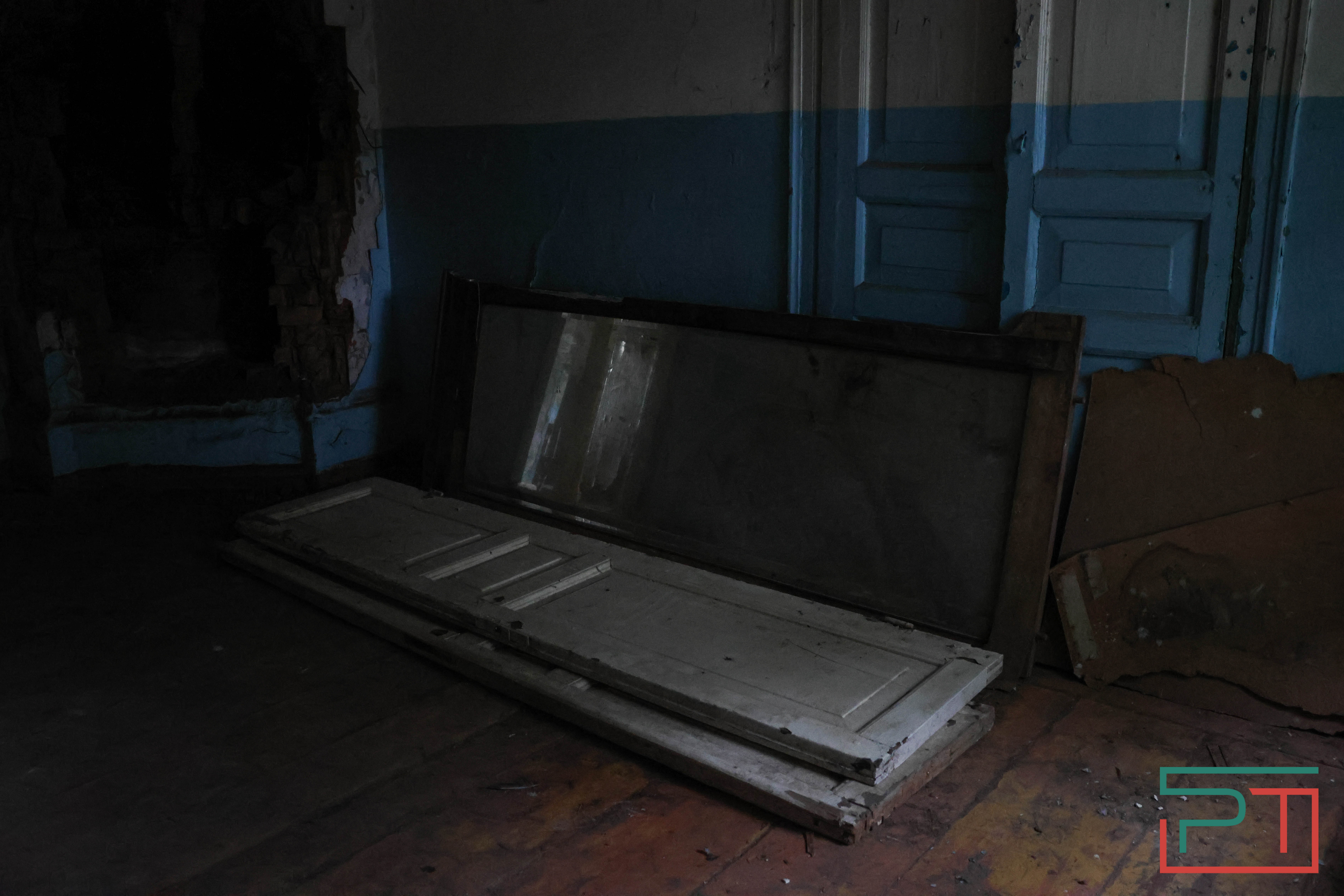 «Это зеркало видело 1917 год»: жители села в Татарстане спасают от разрушения помещичью усадьбу