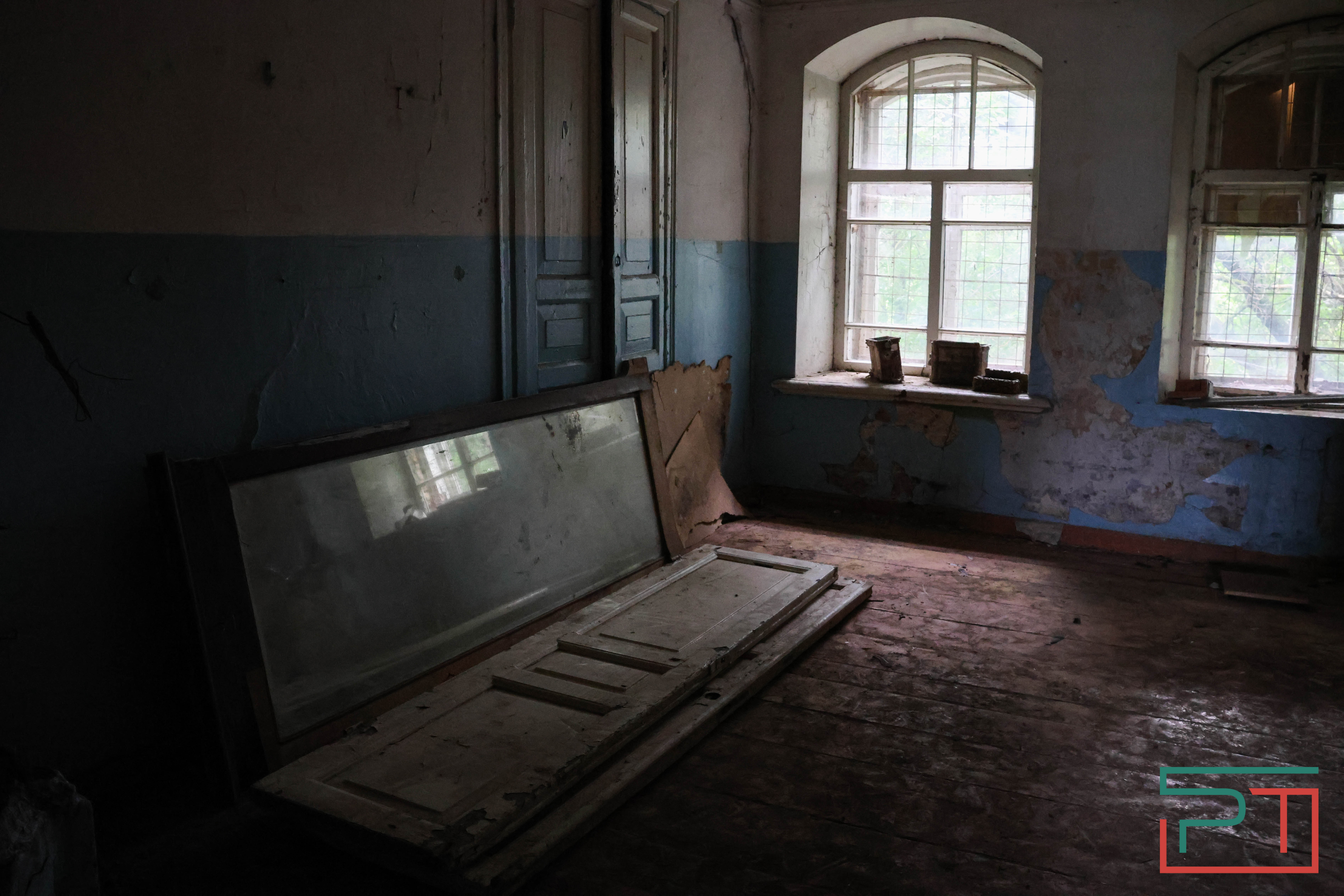 «Это зеркало видело 1917 год»: жители села в Татарстане спасают от разрушения помещичью усадьбу