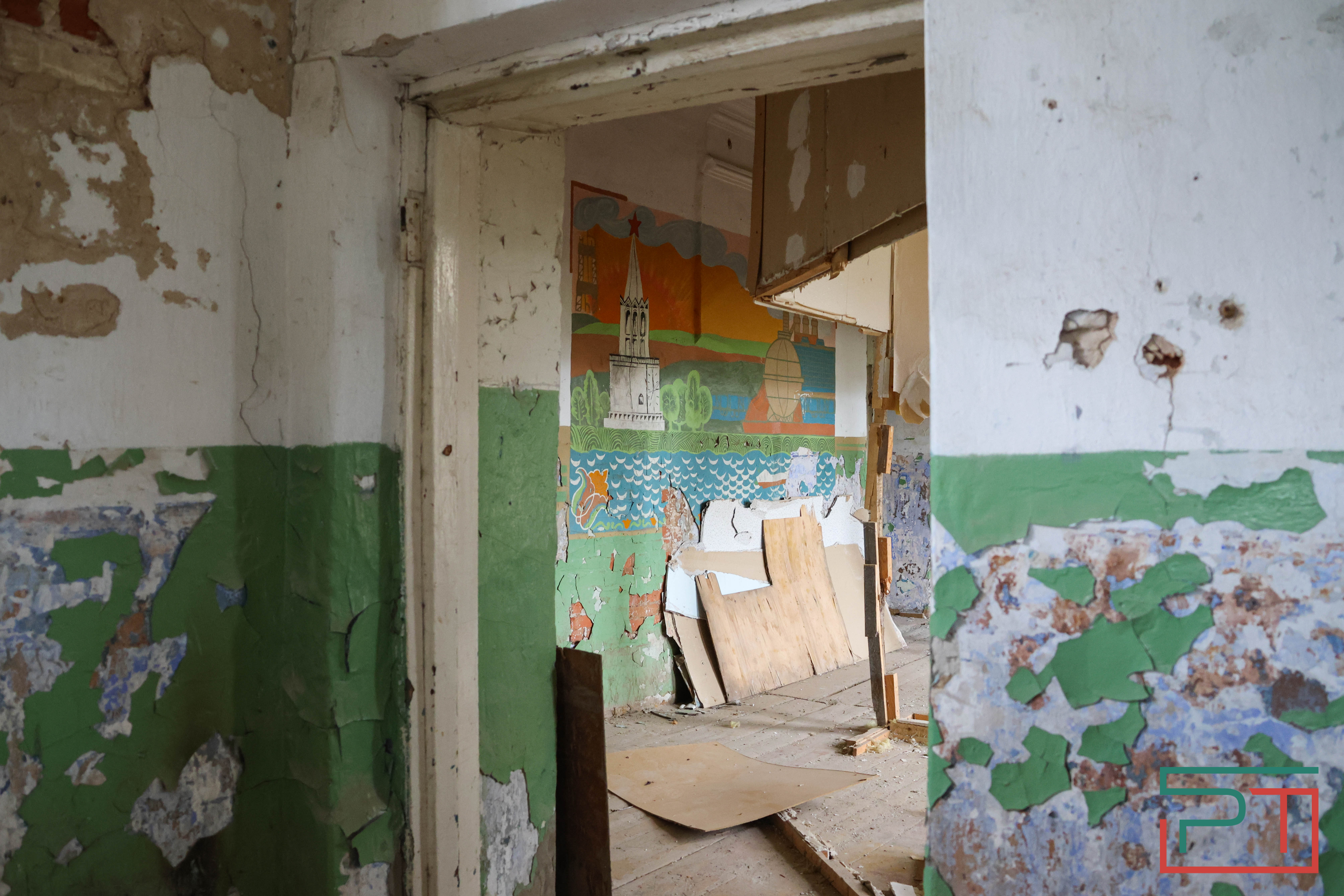 «Это зеркало видело 1917 год»: жители села в Татарстане спасают от разрушения помещичью усадьбу