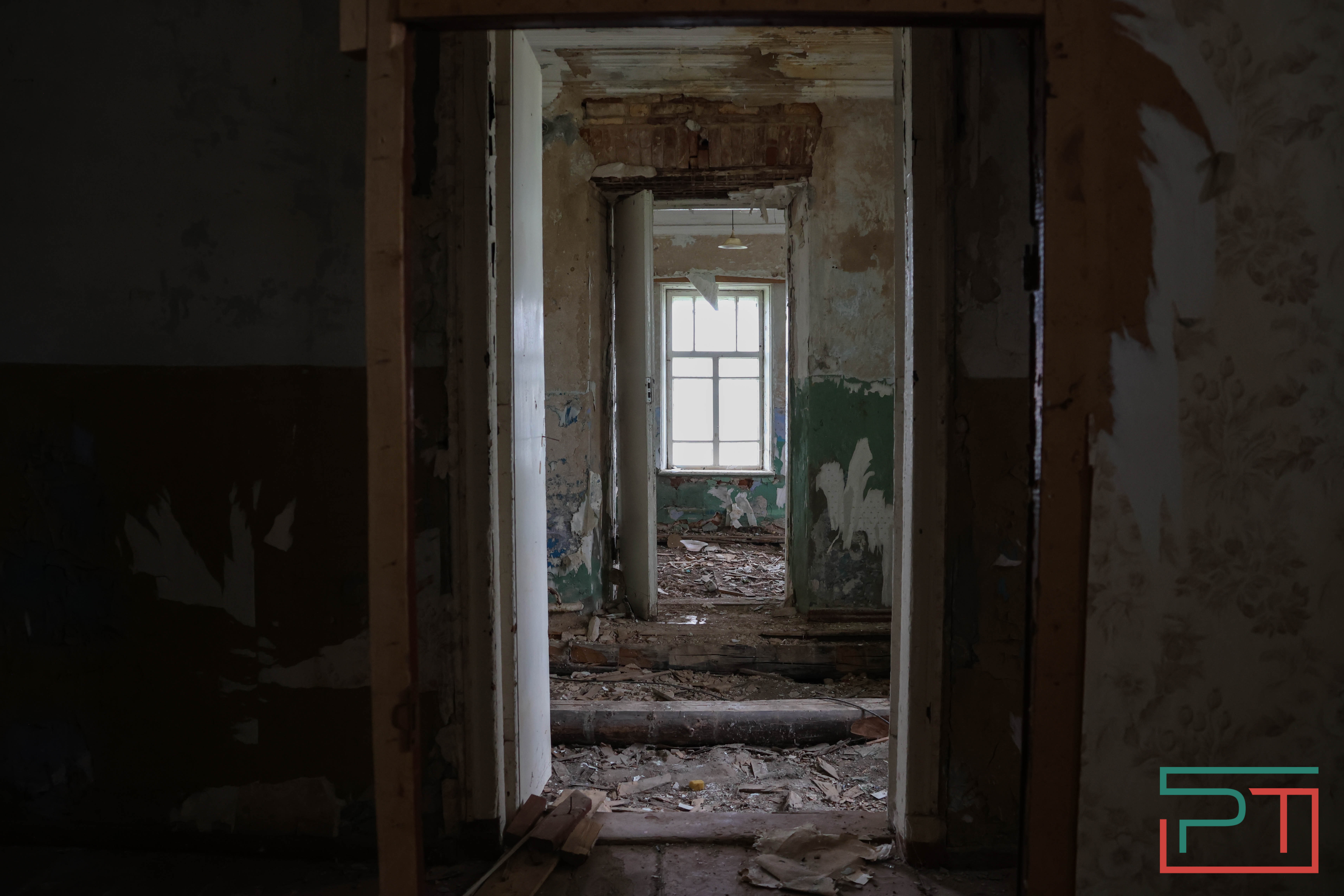 «Это зеркало видело 1917 год»: жители села в Татарстане спасают от разрушения помещичью усадьбу