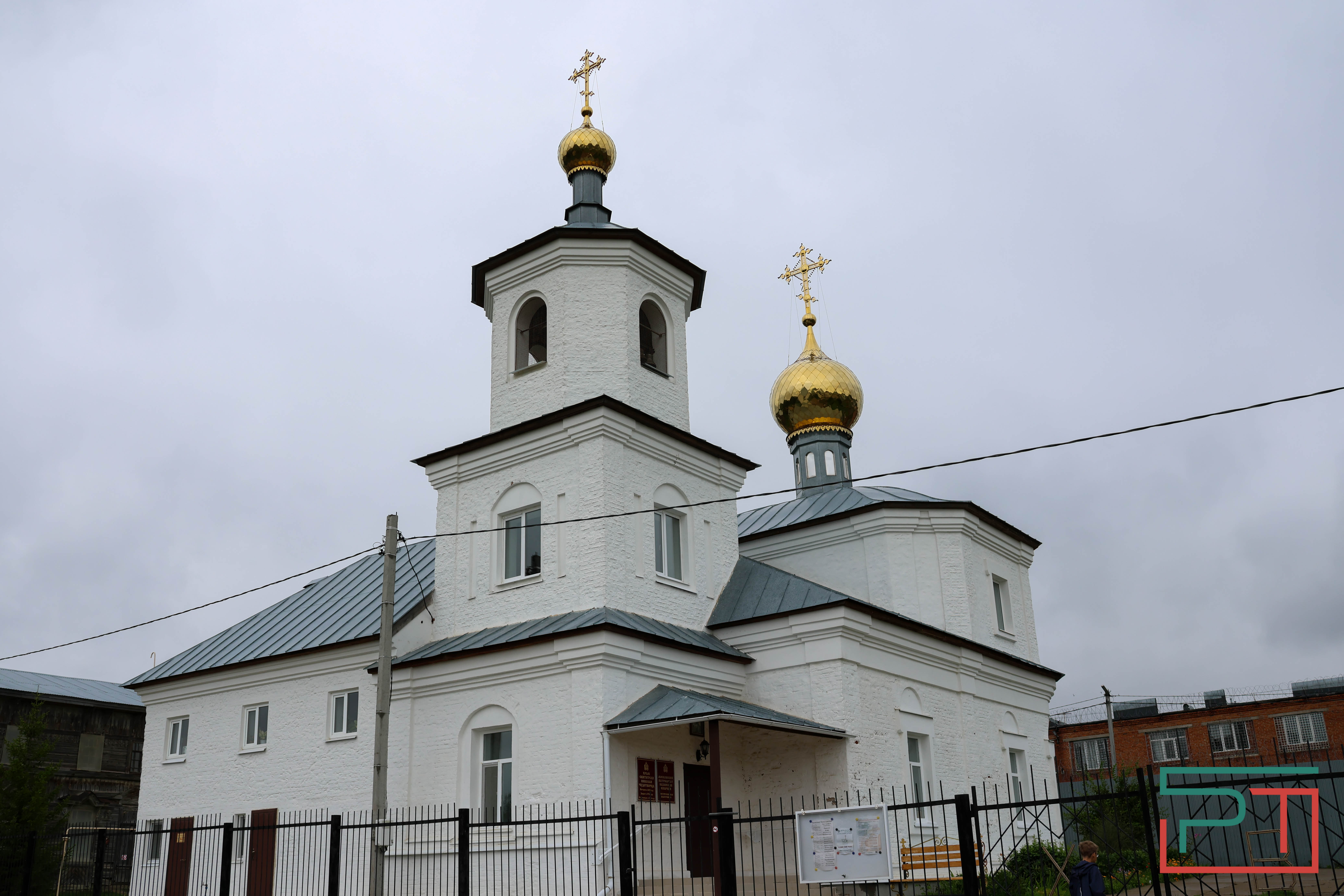 «Это зеркало видело 1917 год»: жители села в Татарстане спасают от разрушения помещичью усадьбу