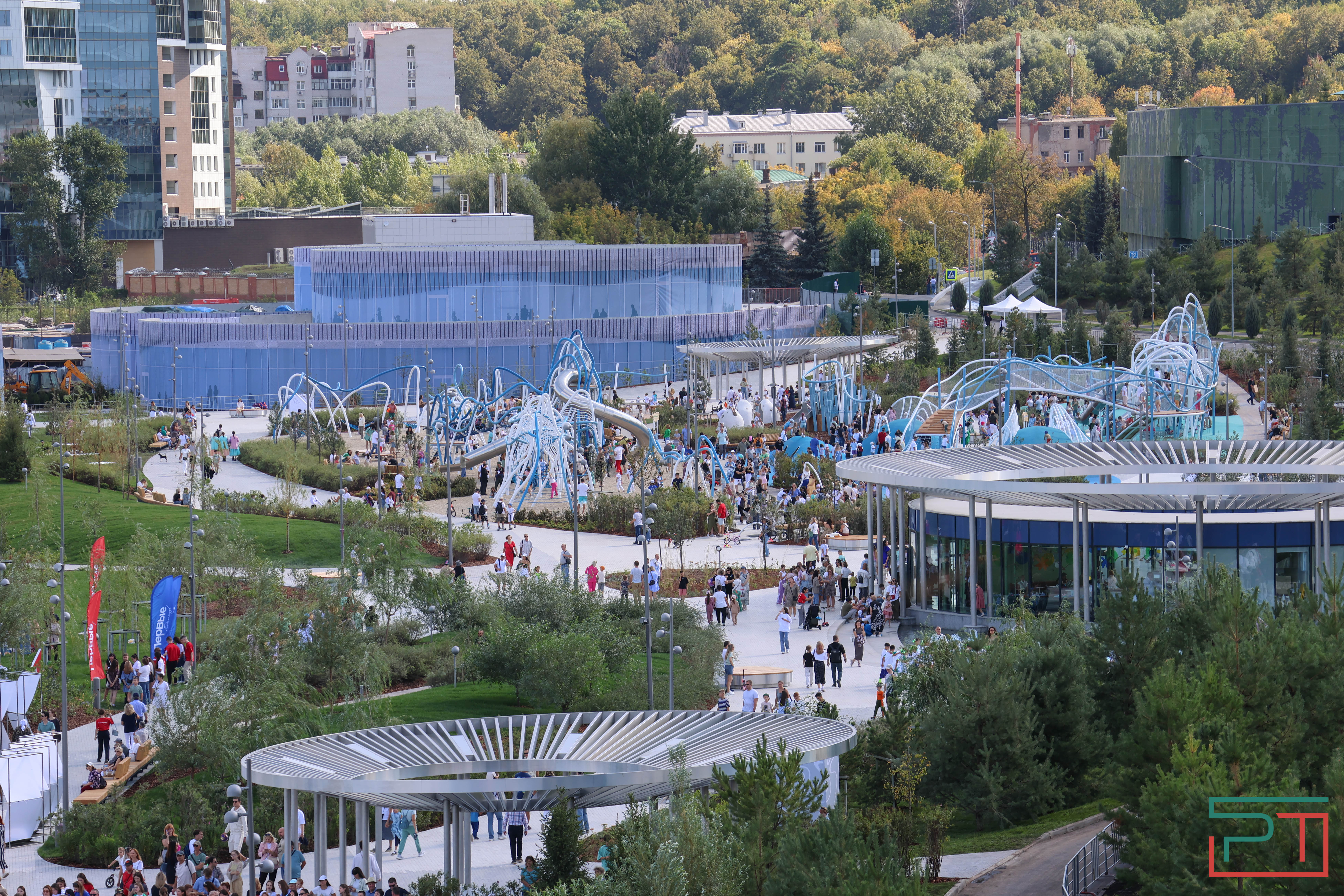 «Полностью изменил облик территории»: в Казани открылся детский парк «Елмай»