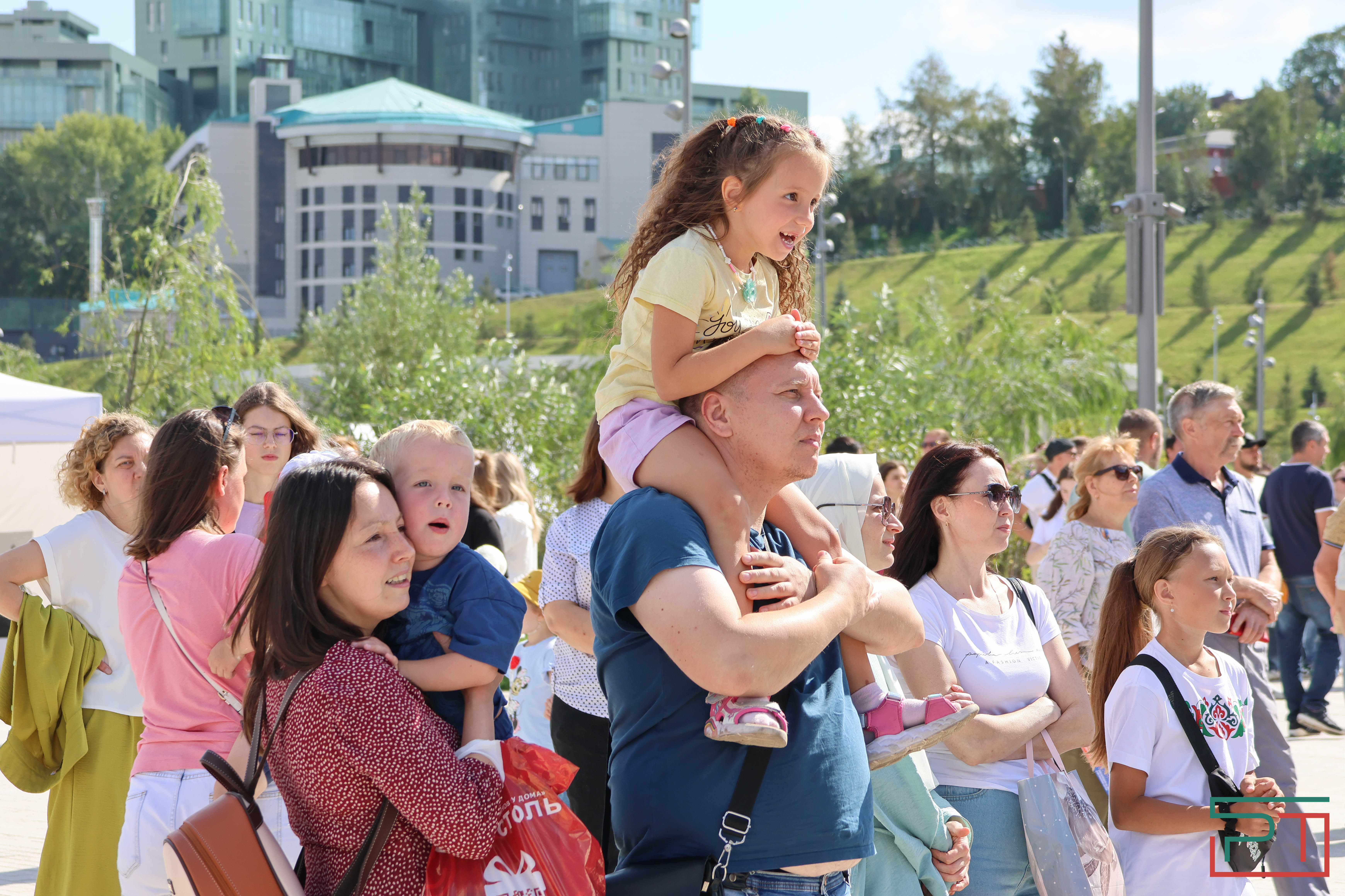 «Полностью изменил облик территории»: в Казани открылся детский парк «Елмай»