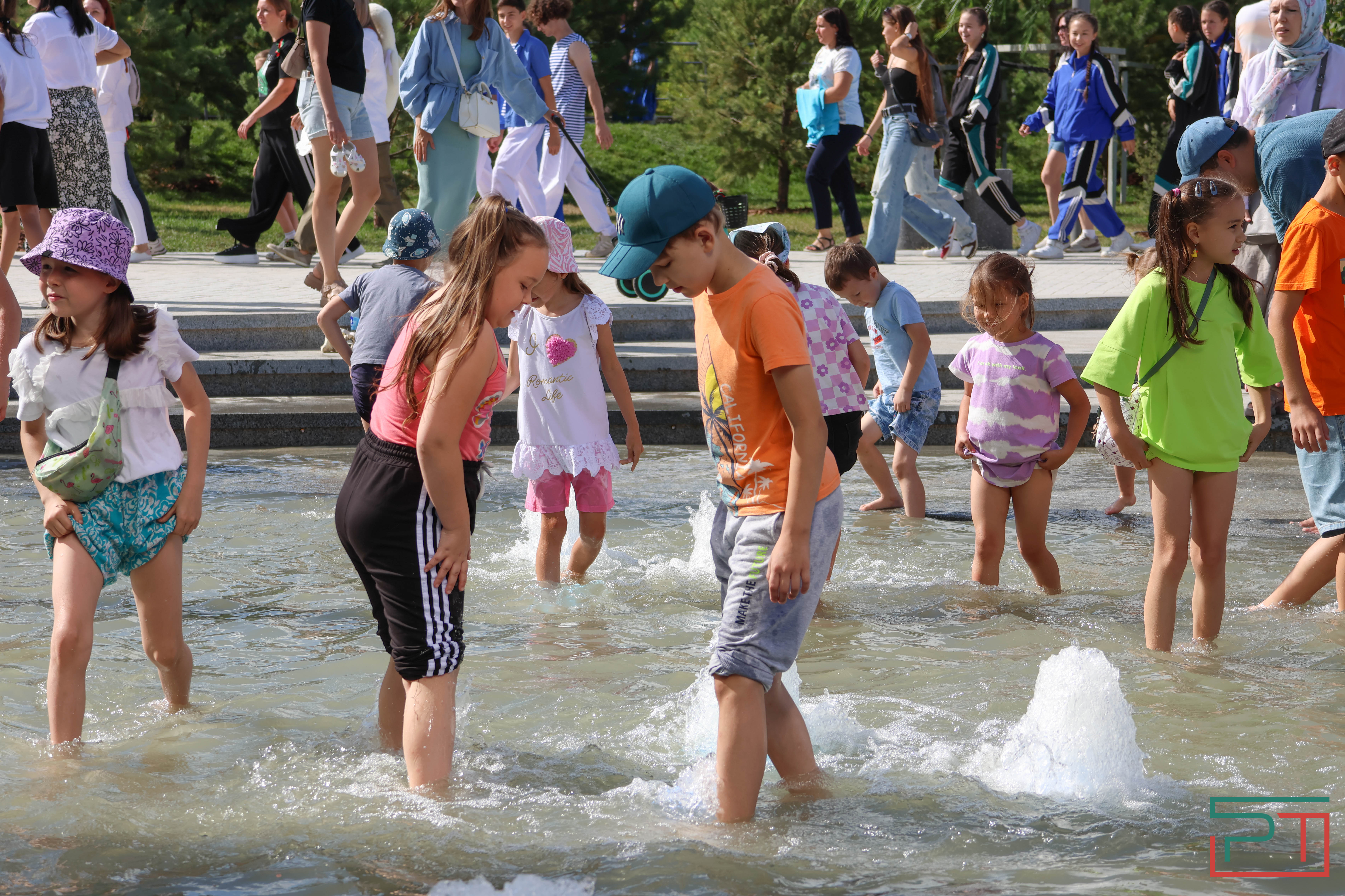 «Полностью изменил облик территории»: в Казани открылся детский парк «Елмай»