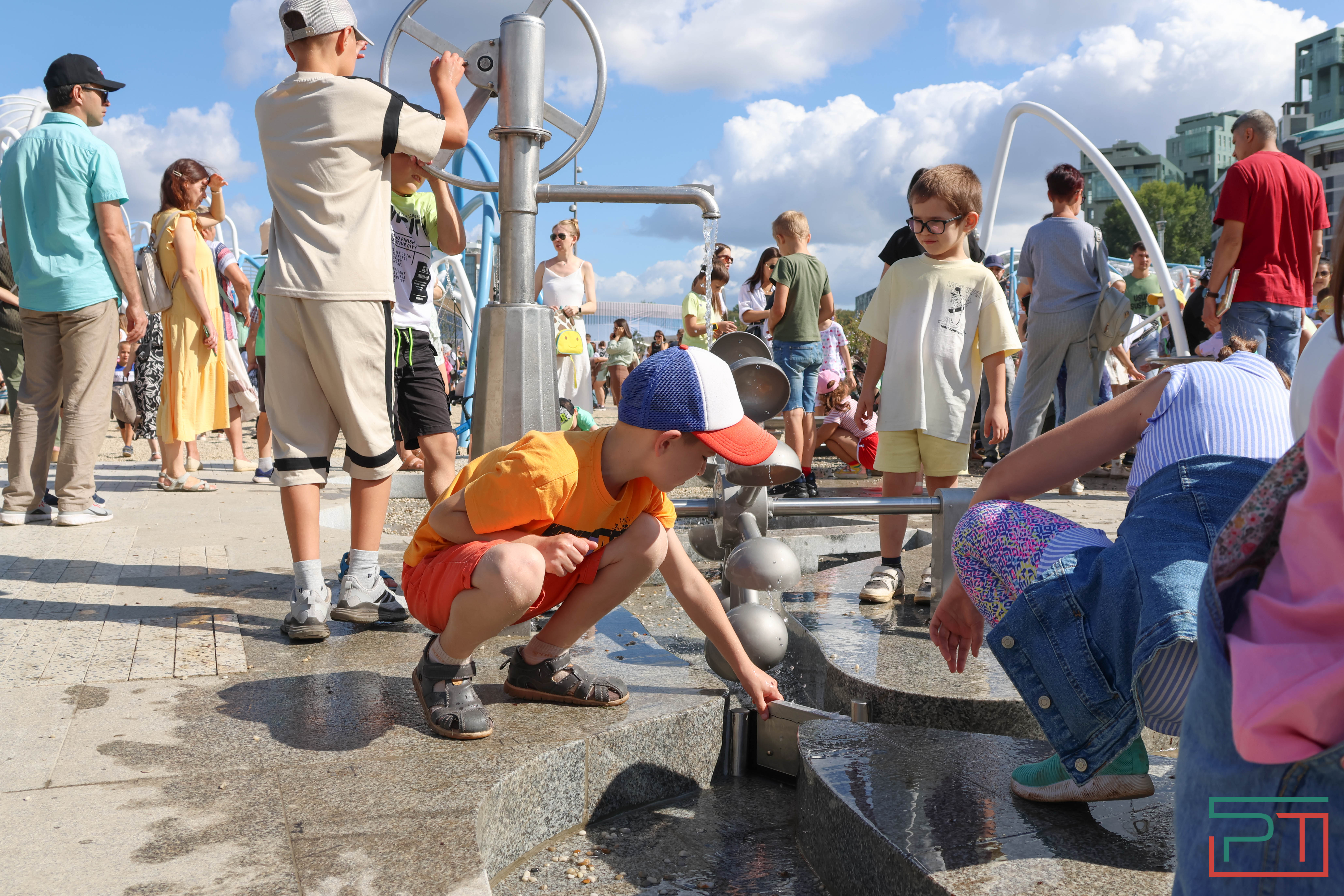 «Полностью изменил облик территории»: в Казани открылся детский парк «Елмай»