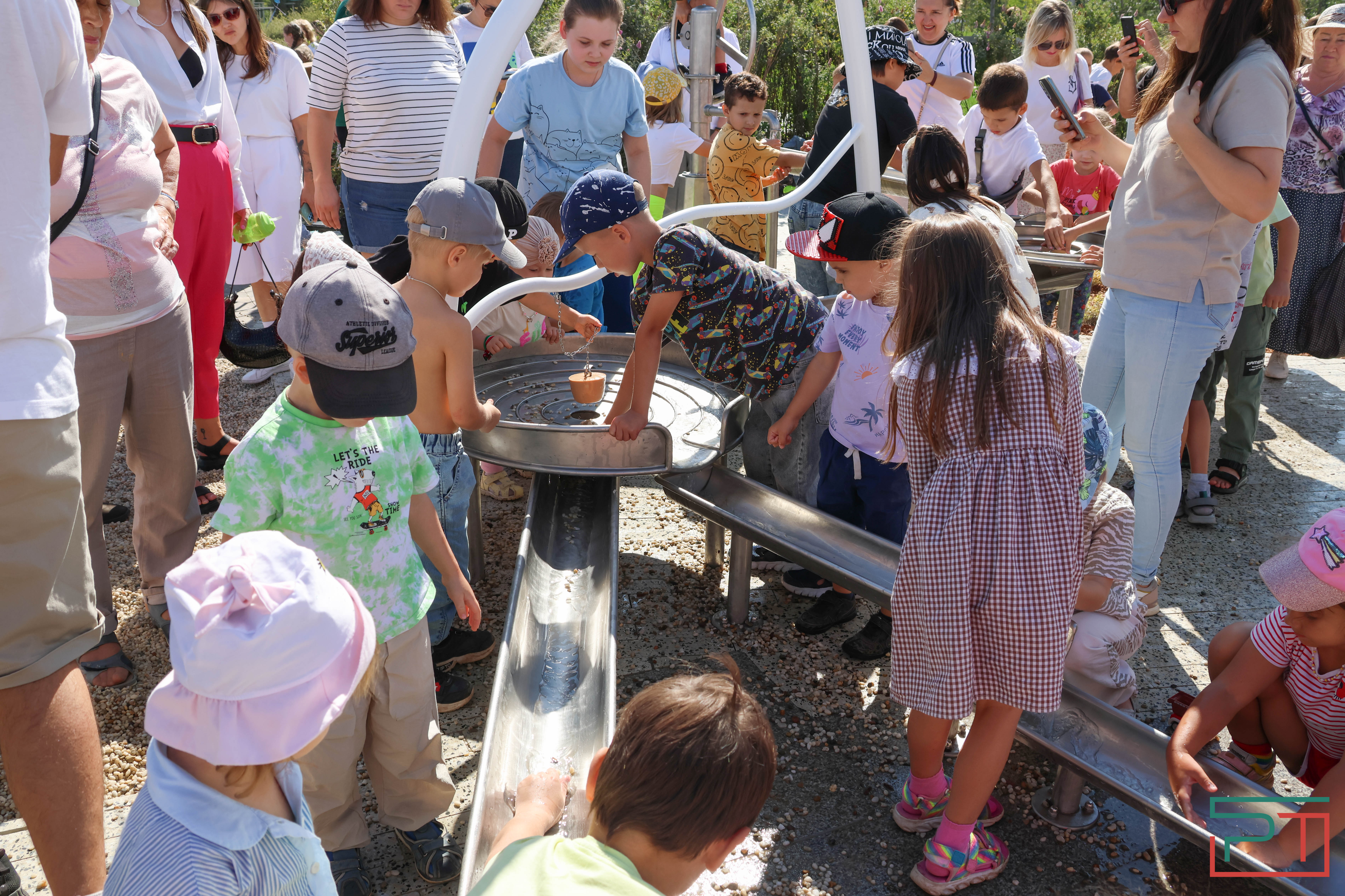«Полностью изменил облик территории»: в Казани открылся детский парк «Елмай»