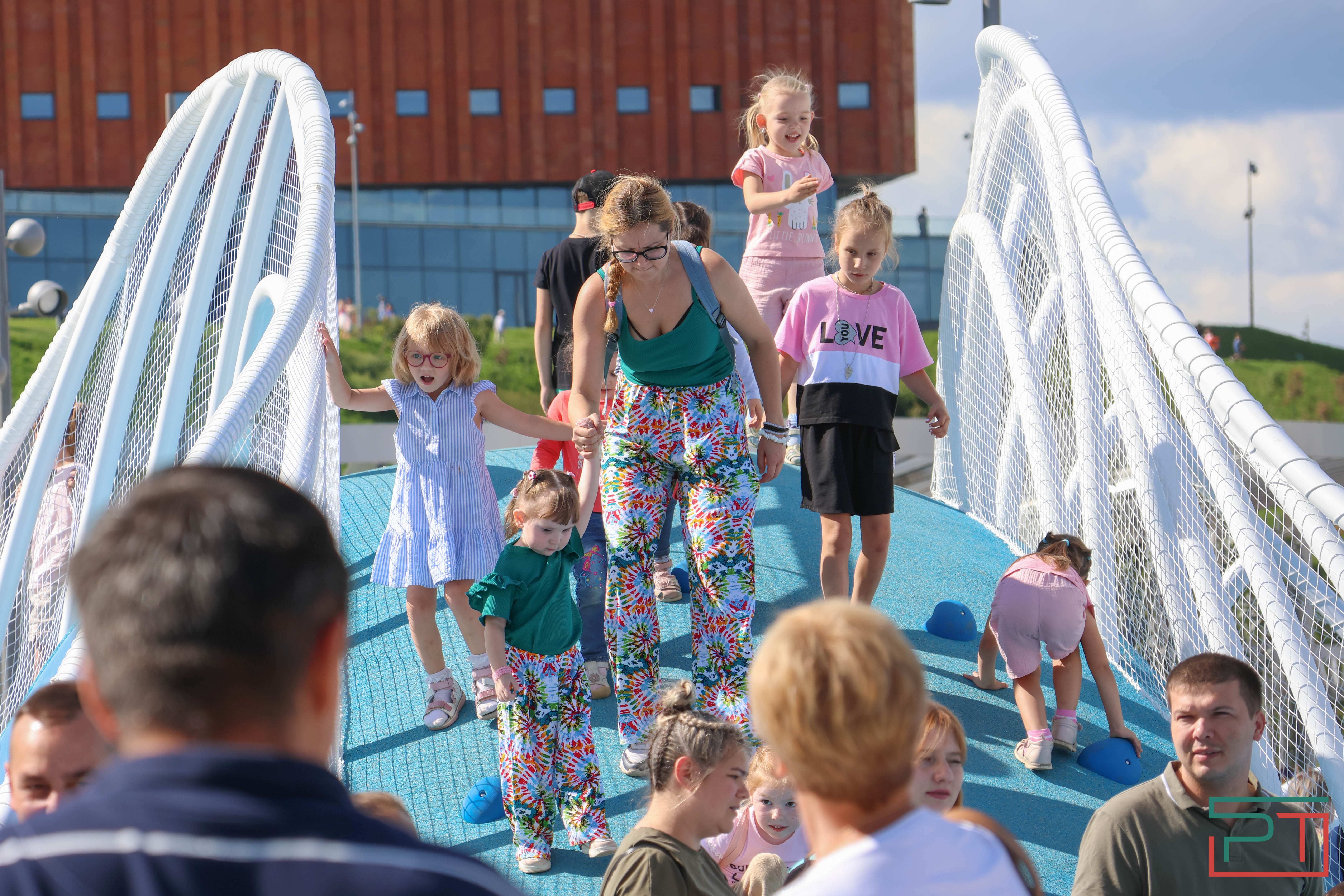 «Полностью изменил облик территории»: в Казани открылся детский парк «Елмай»