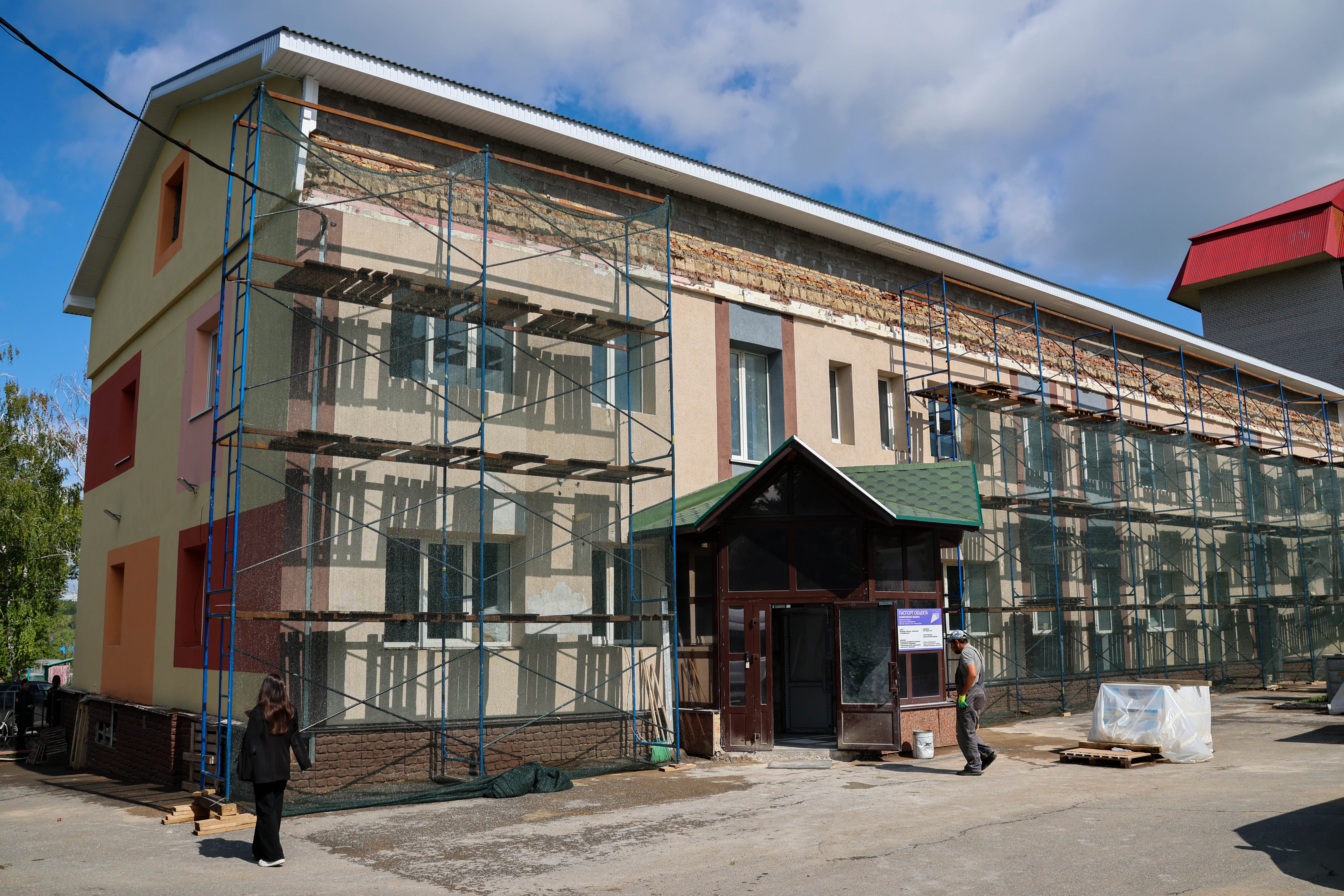 Мухаметшин осмотрел Детскую художественную школу в Лениногорске