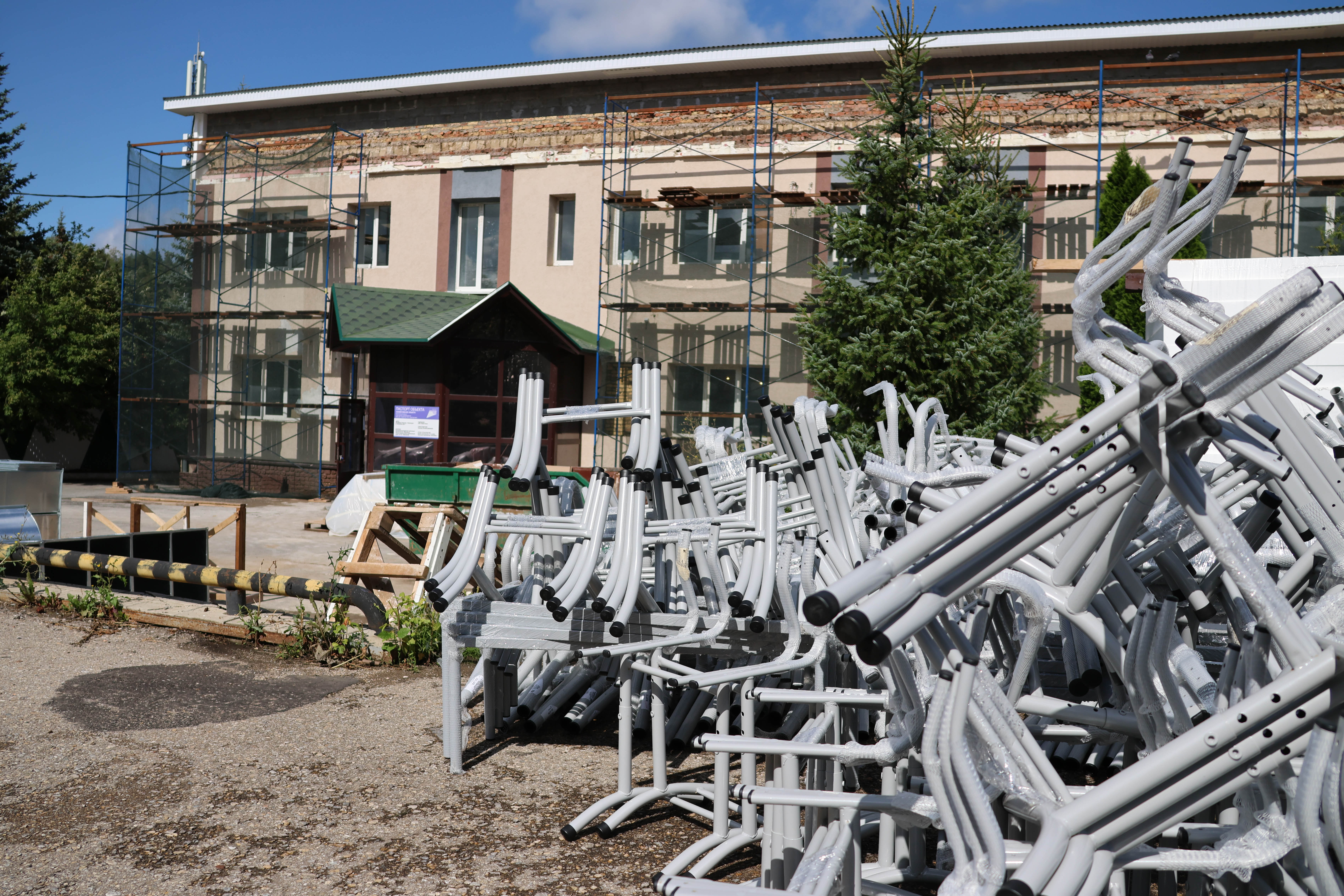 Мухаметшин осмотрел Детскую художественную школу в Лениногорске