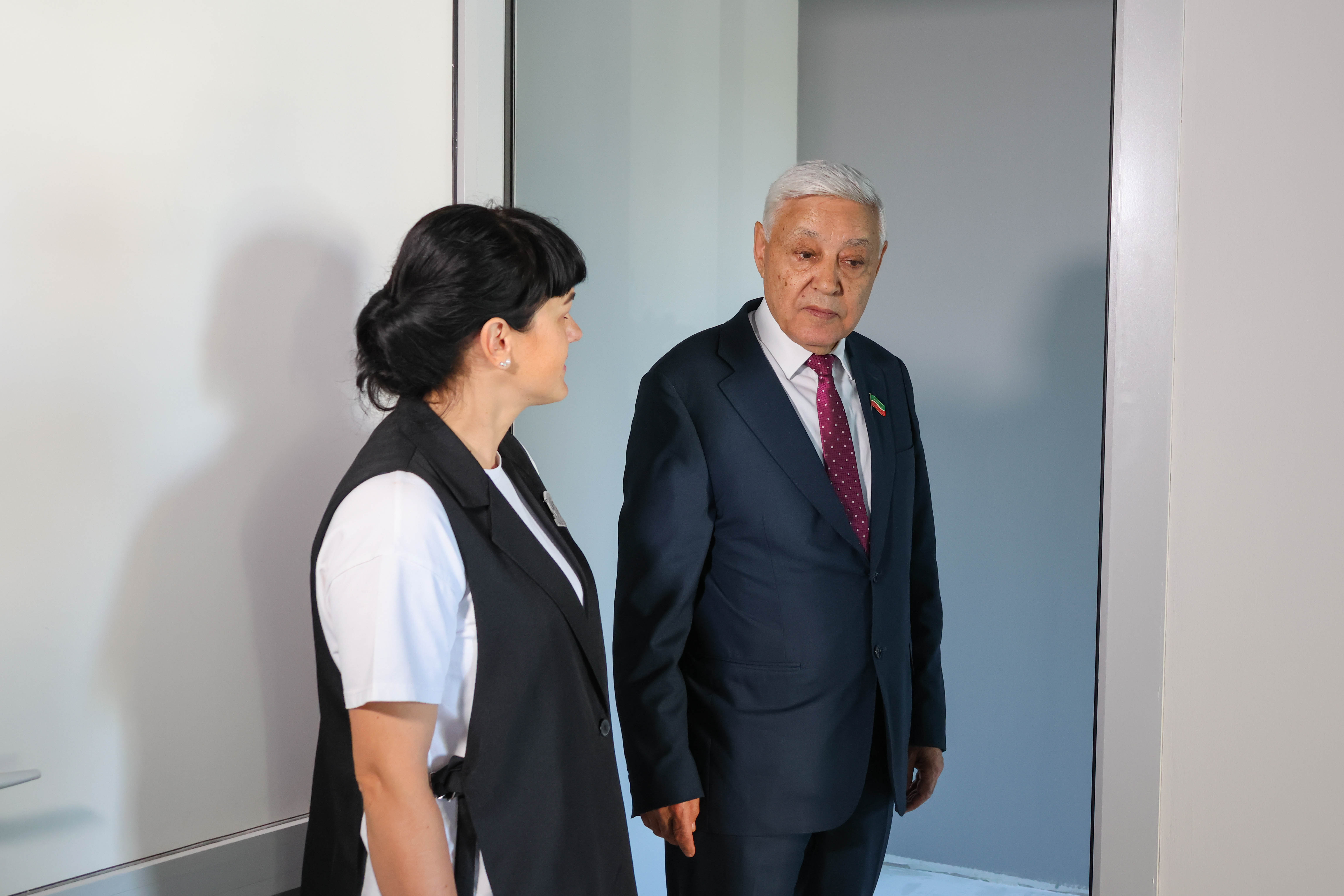 Мухаметшин осмотрел Детскую художественную школу в Лениногорске