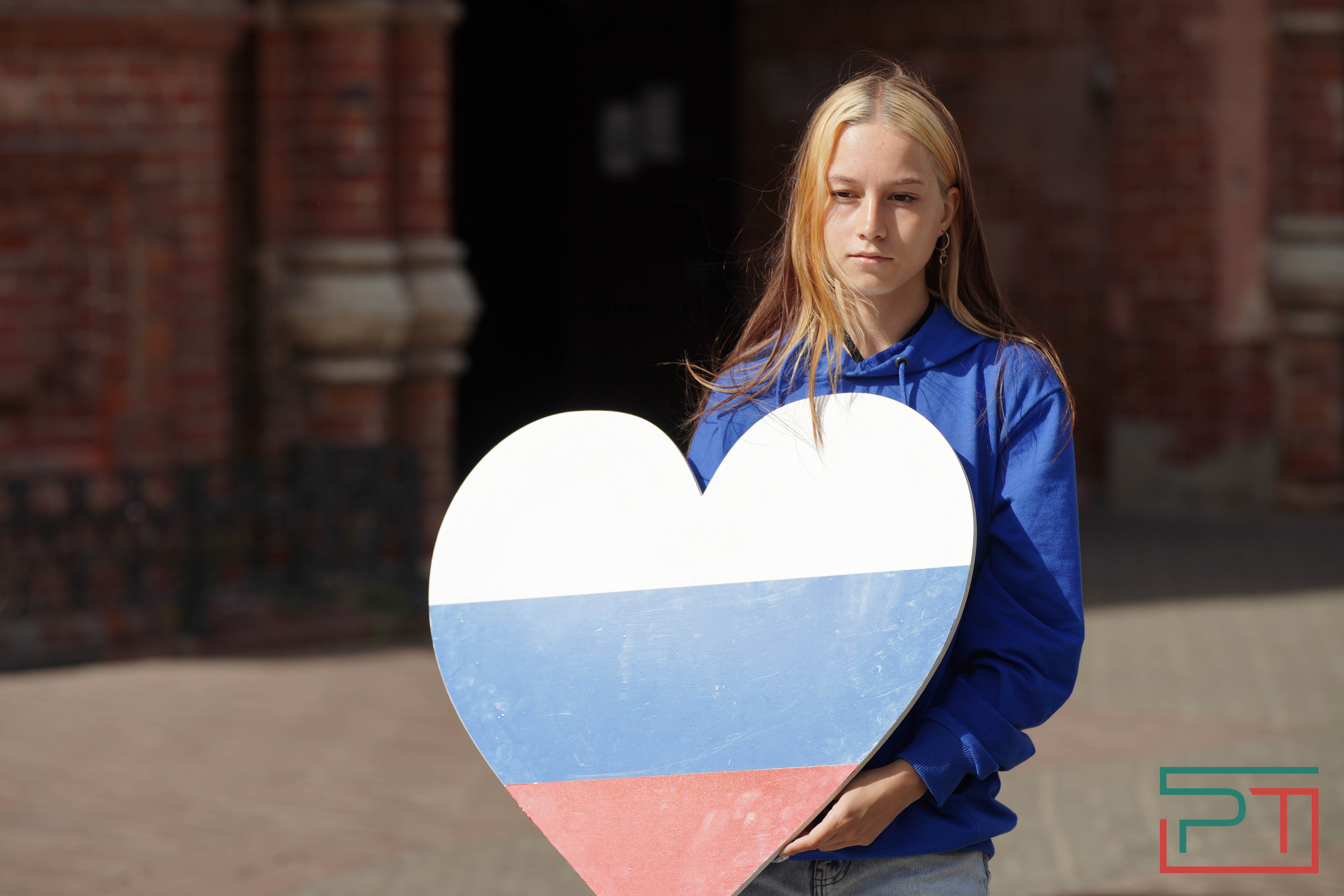 Молодогвардейцы раздадут 45 тыс. лент с флагом России