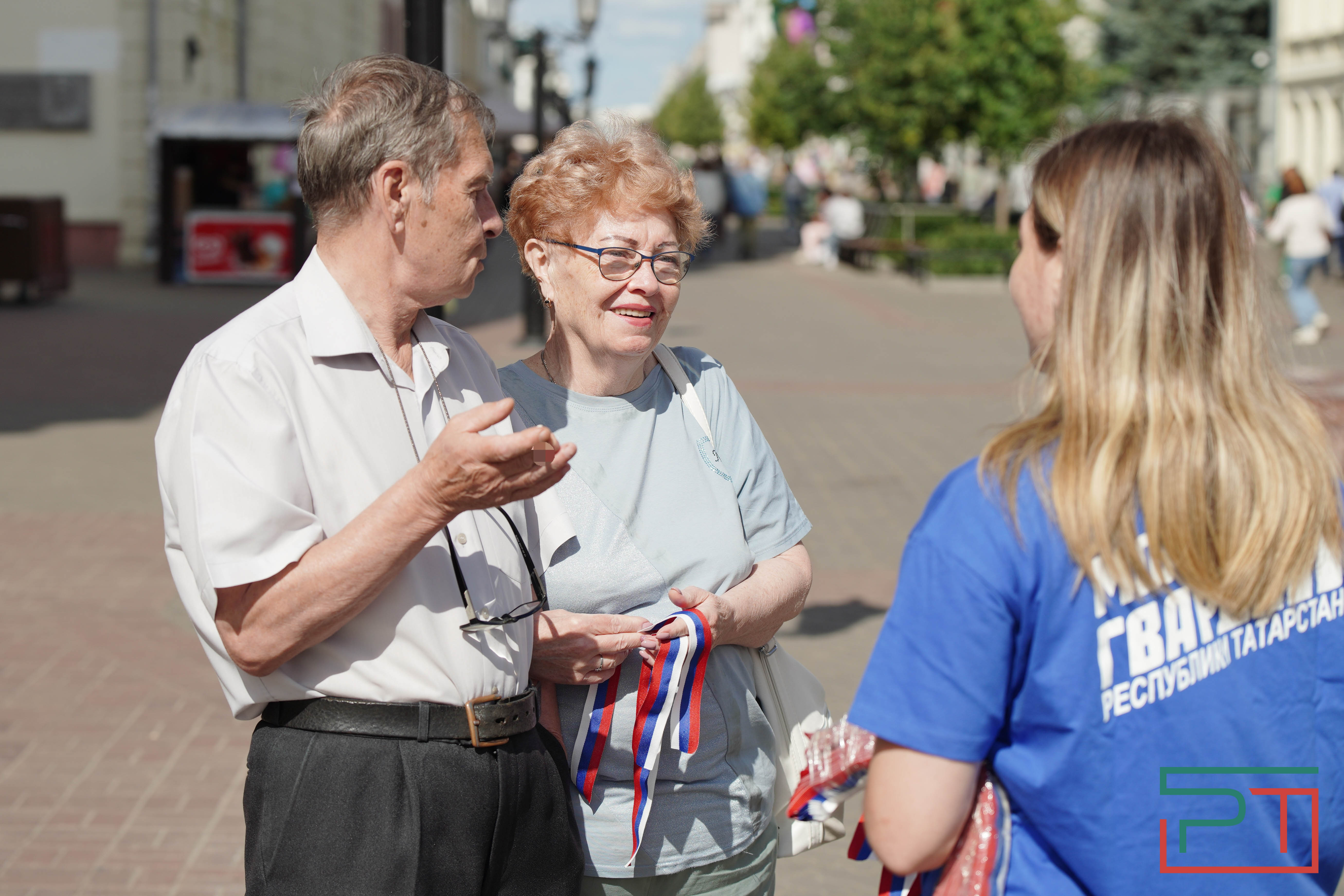 Молодогвардейцы раздадут 45 тыс. лент с флагом России
