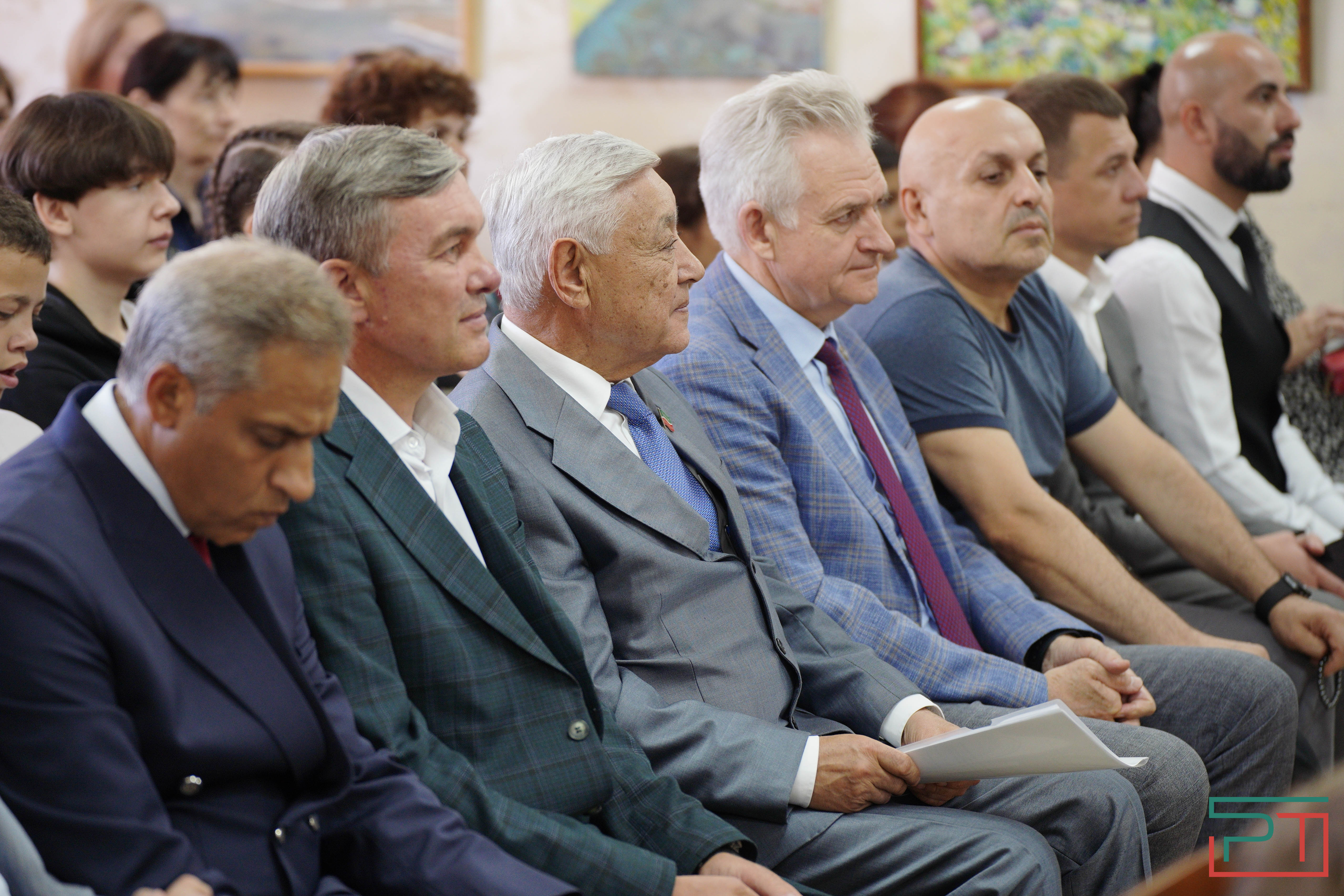 Акция «Помоги собраться в школу»