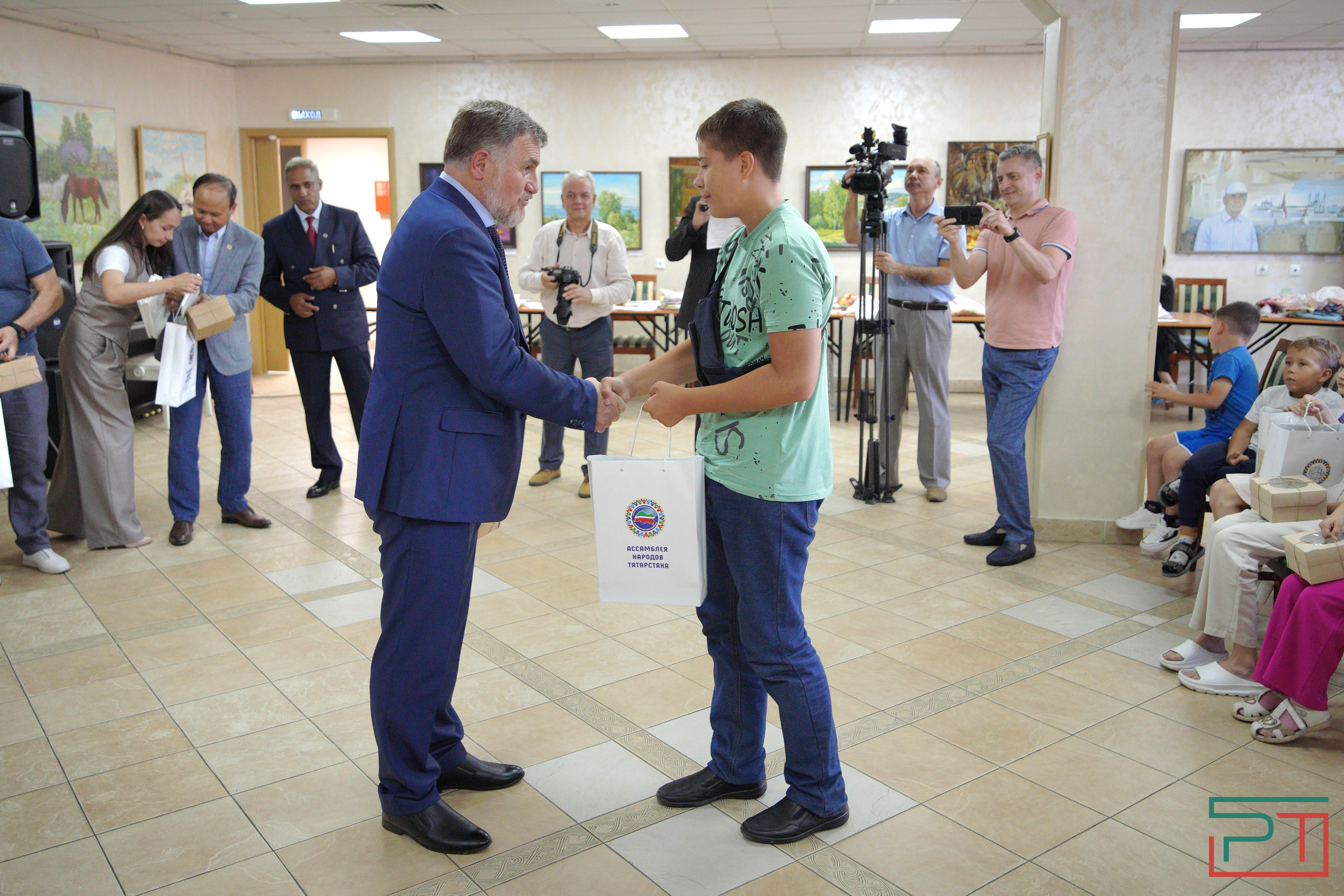 Акция «Помоги собраться в школу»