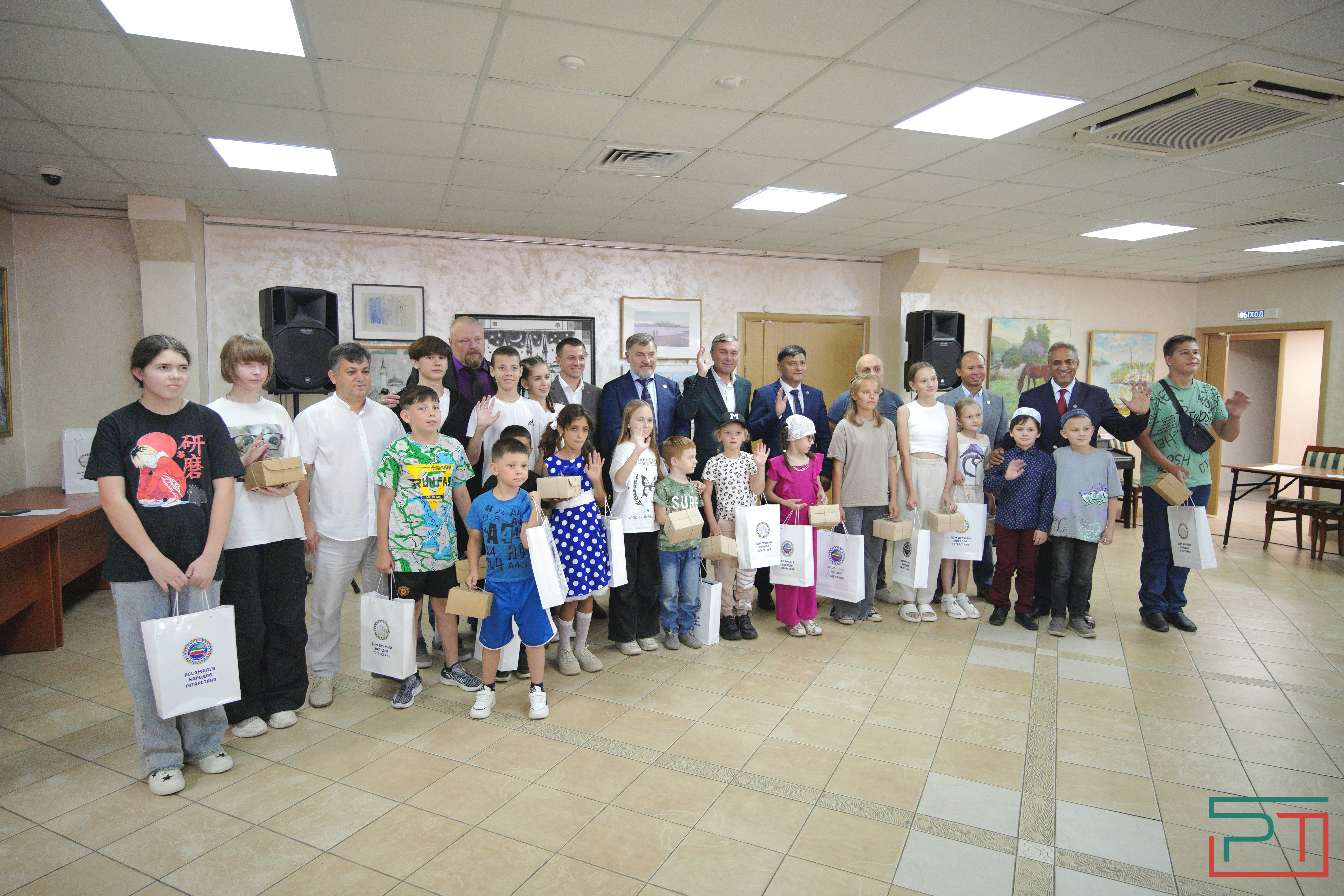 Акция «Помоги собраться в школу»