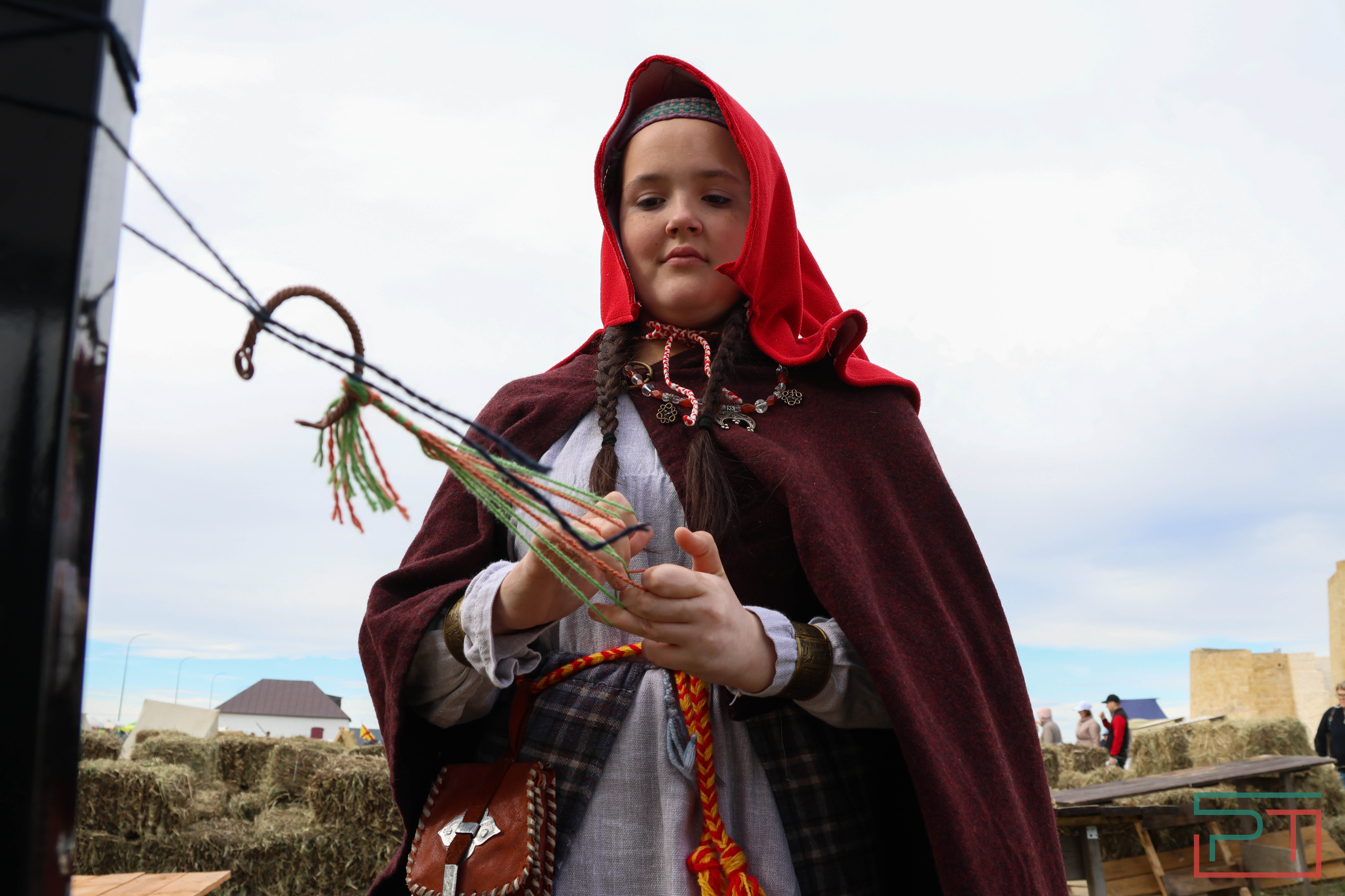 Постреляли из мушкета, погадали у шамана: в Болгаре прошел фестиваль «Путешествие в прошлое»