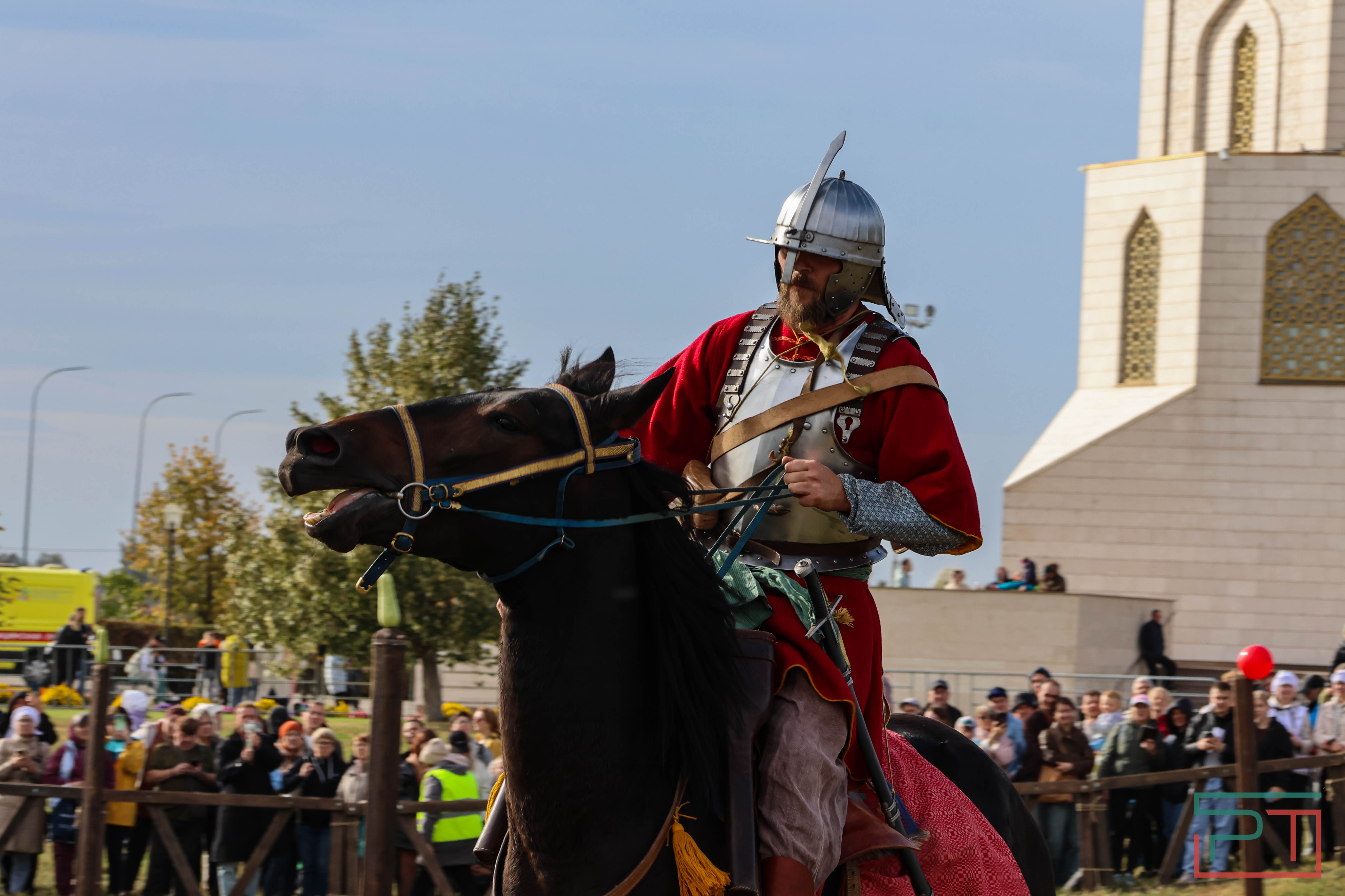 Постреляли из мушкета, погадали у шамана: в Болгаре прошел фестиваль «Путешествие в прошлое»