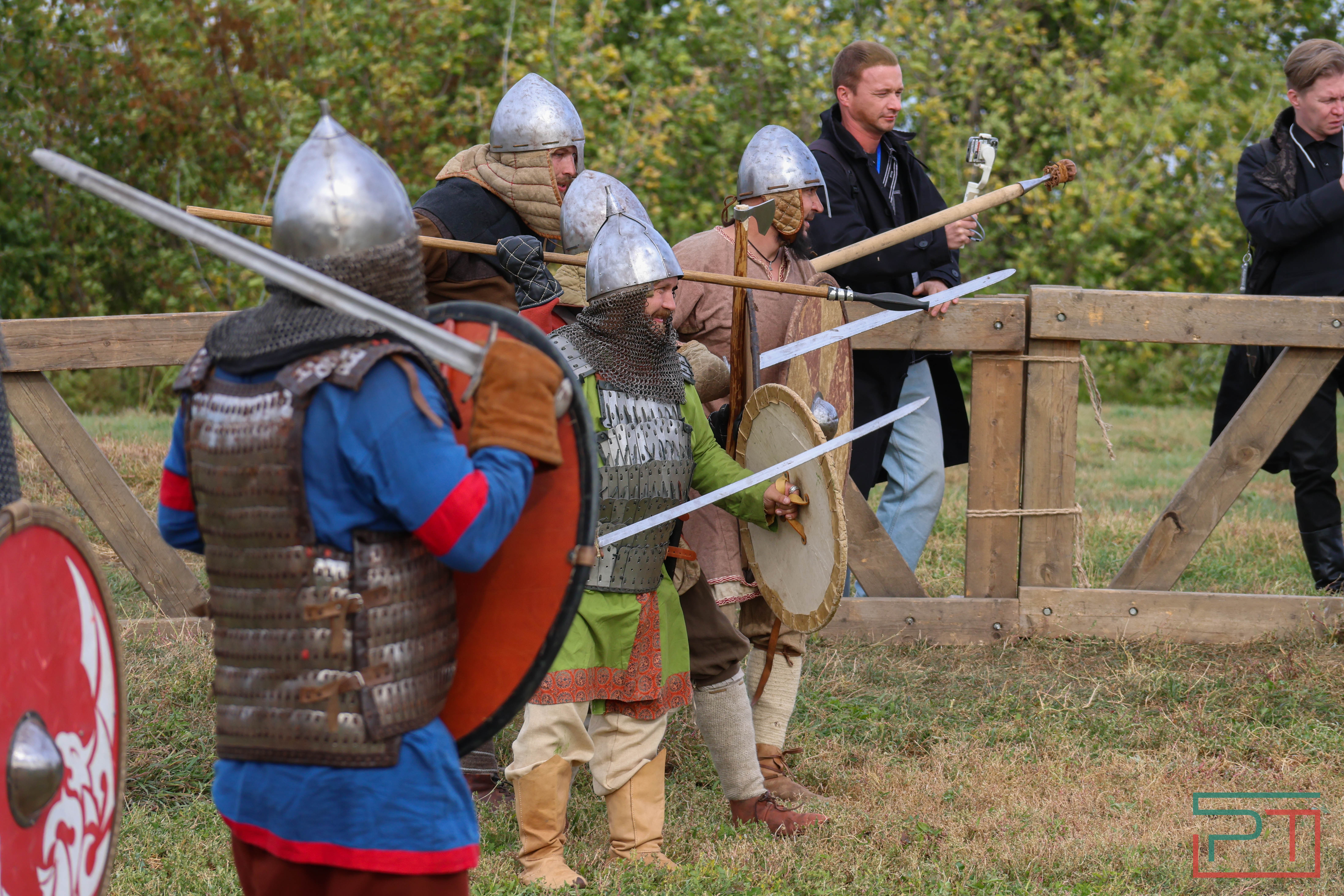 Постреляли из мушкета, погадали у шамана: в Болгаре прошел фестиваль «Путешествие в прошлое»