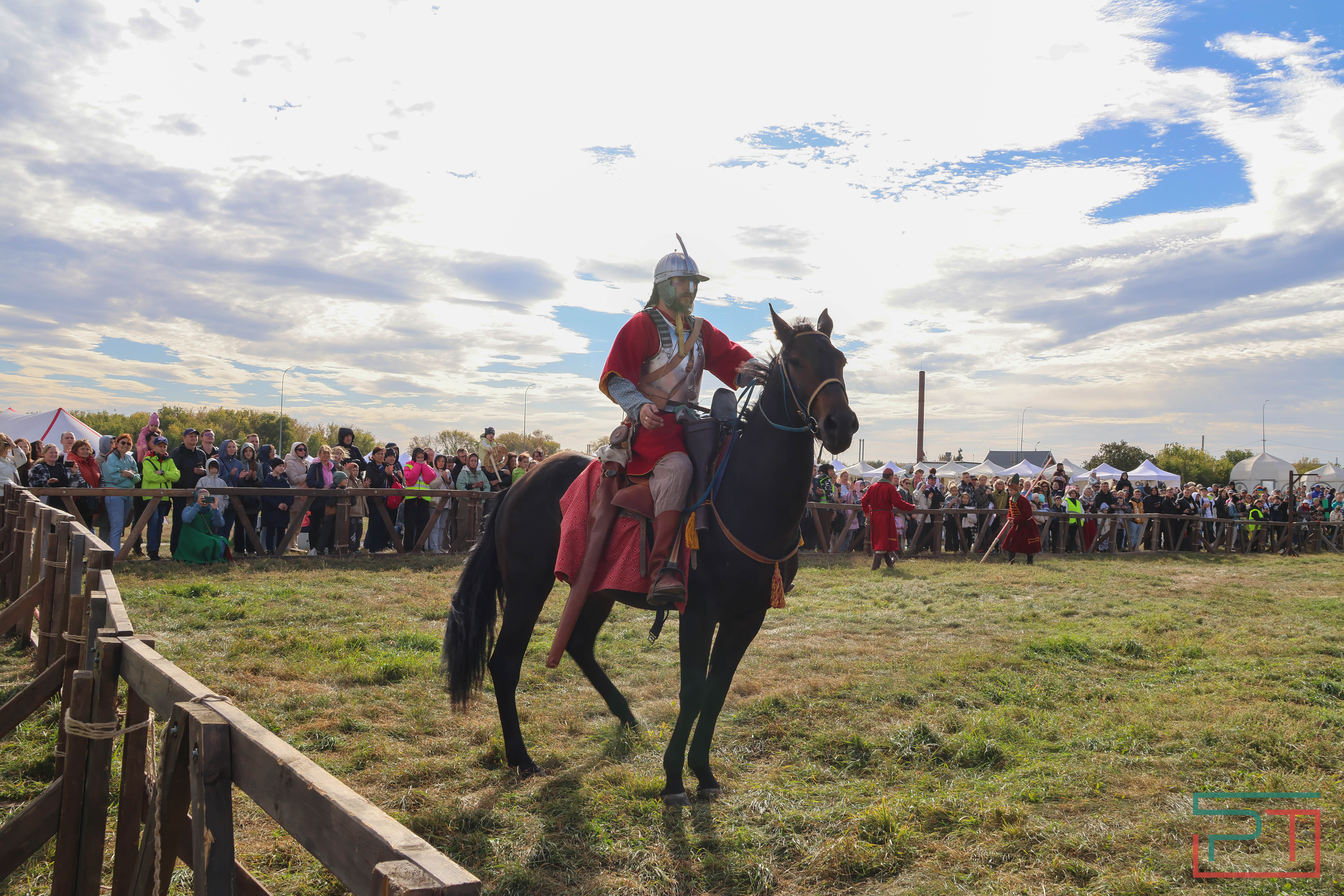 Постреляли из мушкета, погадали у шамана: в Болгаре прошел фестиваль «Путешествие в прошлое»