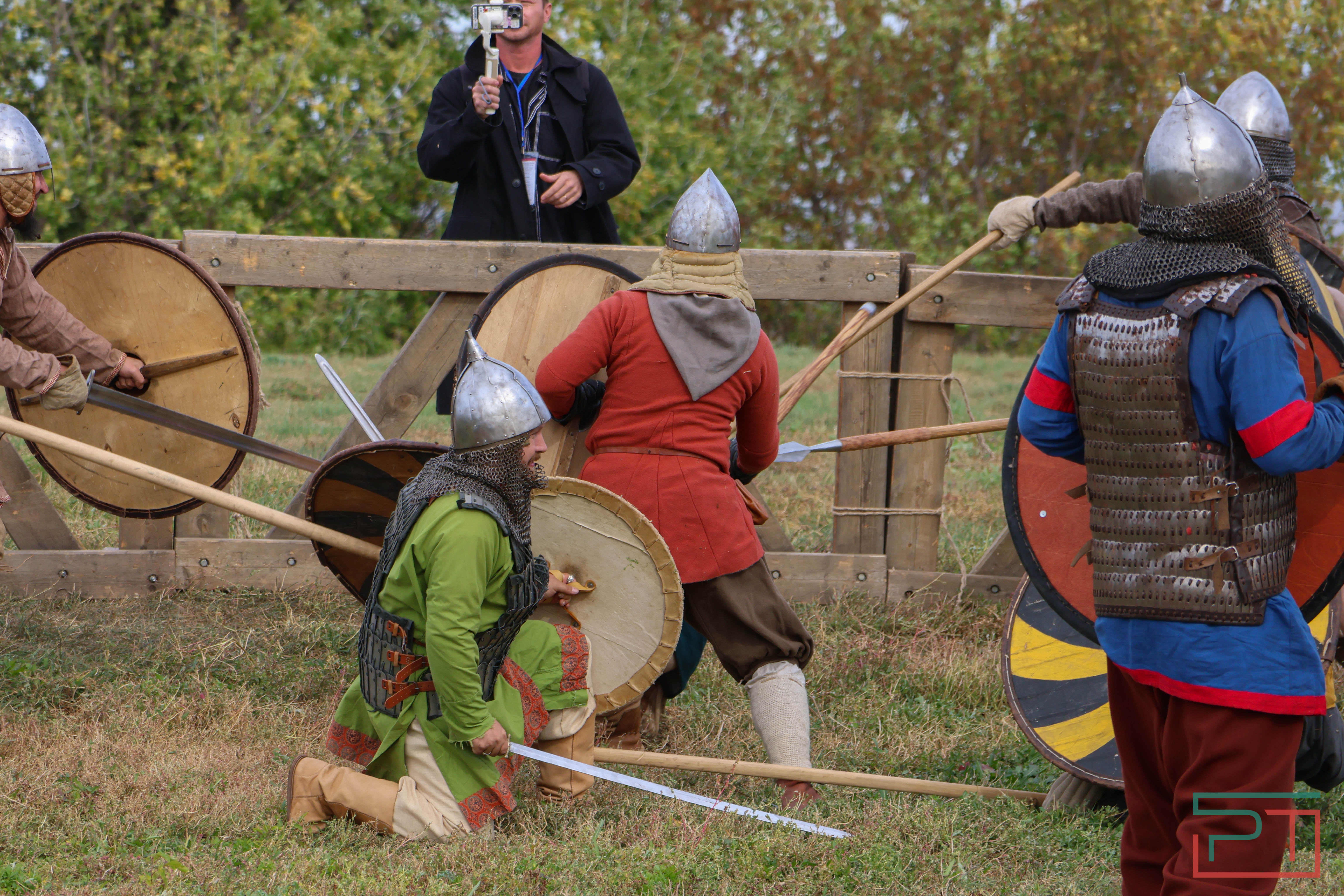 Постреляли из мушкета, погадали у шамана: в Болгаре прошел фестиваль «Путешествие в прошлое»