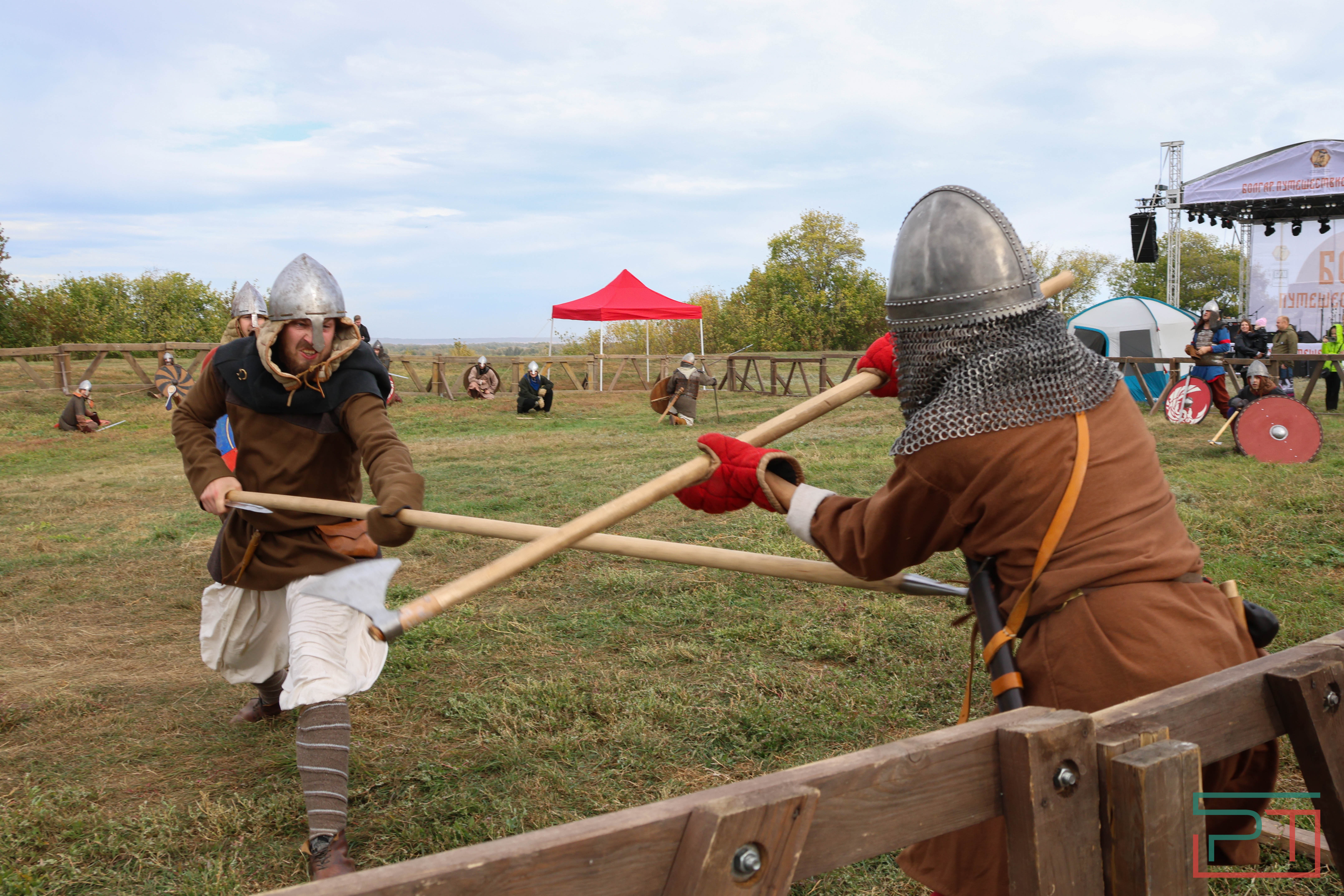 Постреляли из мушкета, погадали у шамана: в Болгаре прошел фестиваль «Путешествие в прошлое»
