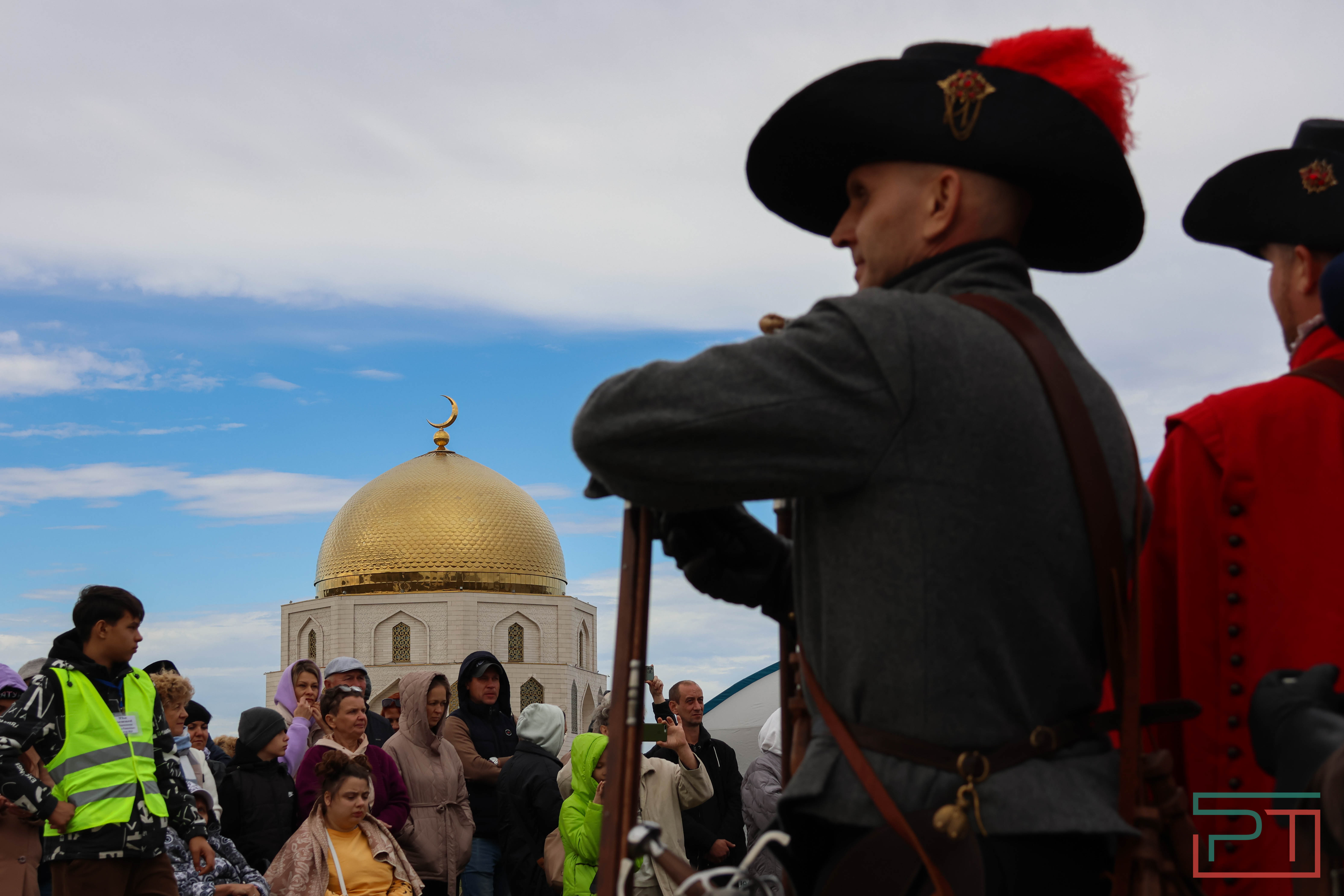 Постреляли из мушкета, погадали у шамана: в Болгаре прошел фестиваль «Путешествие в прошлое»