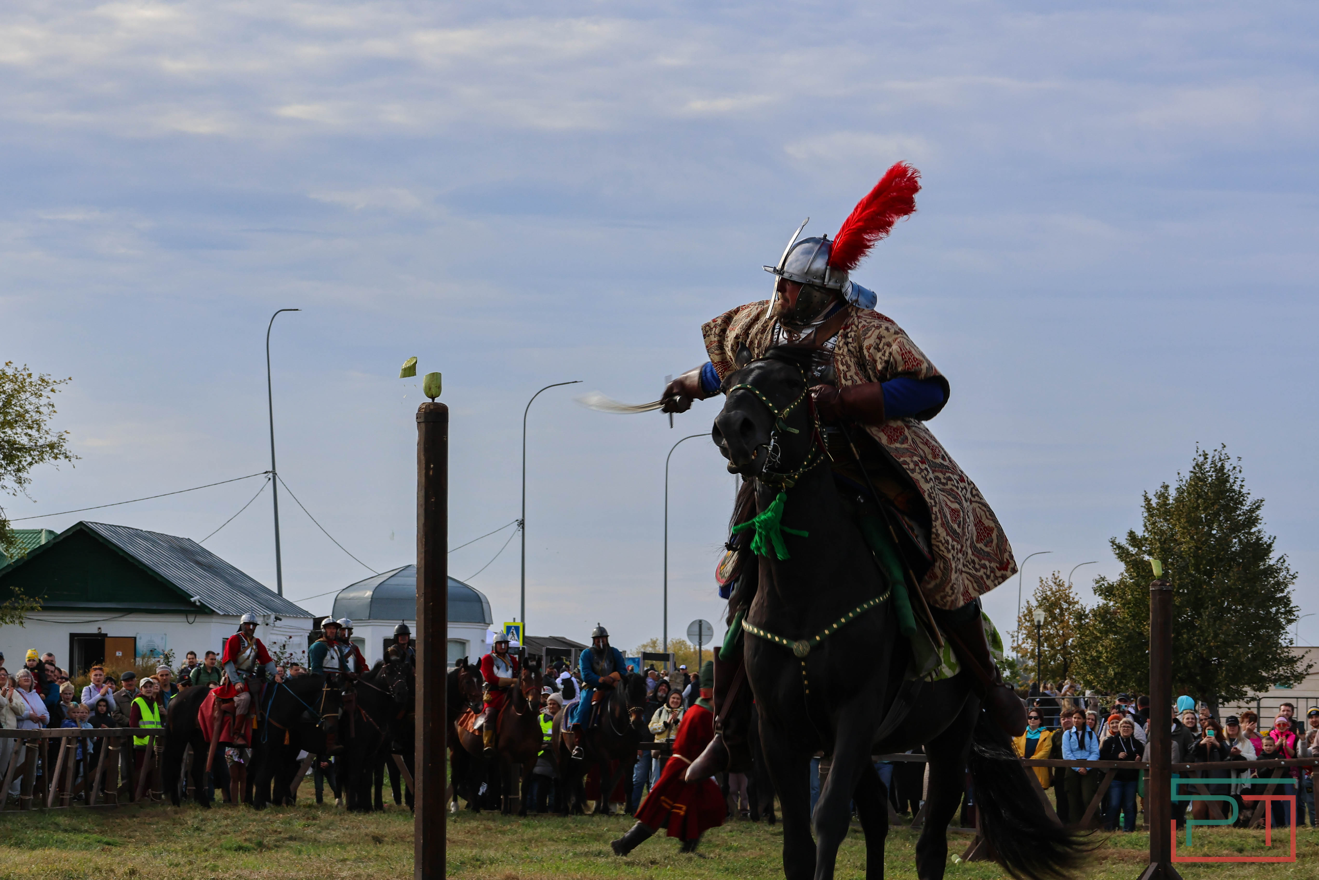 Постреляли из мушкета, погадали у шамана: в Болгаре прошел фестиваль «Путешествие в прошлое»
