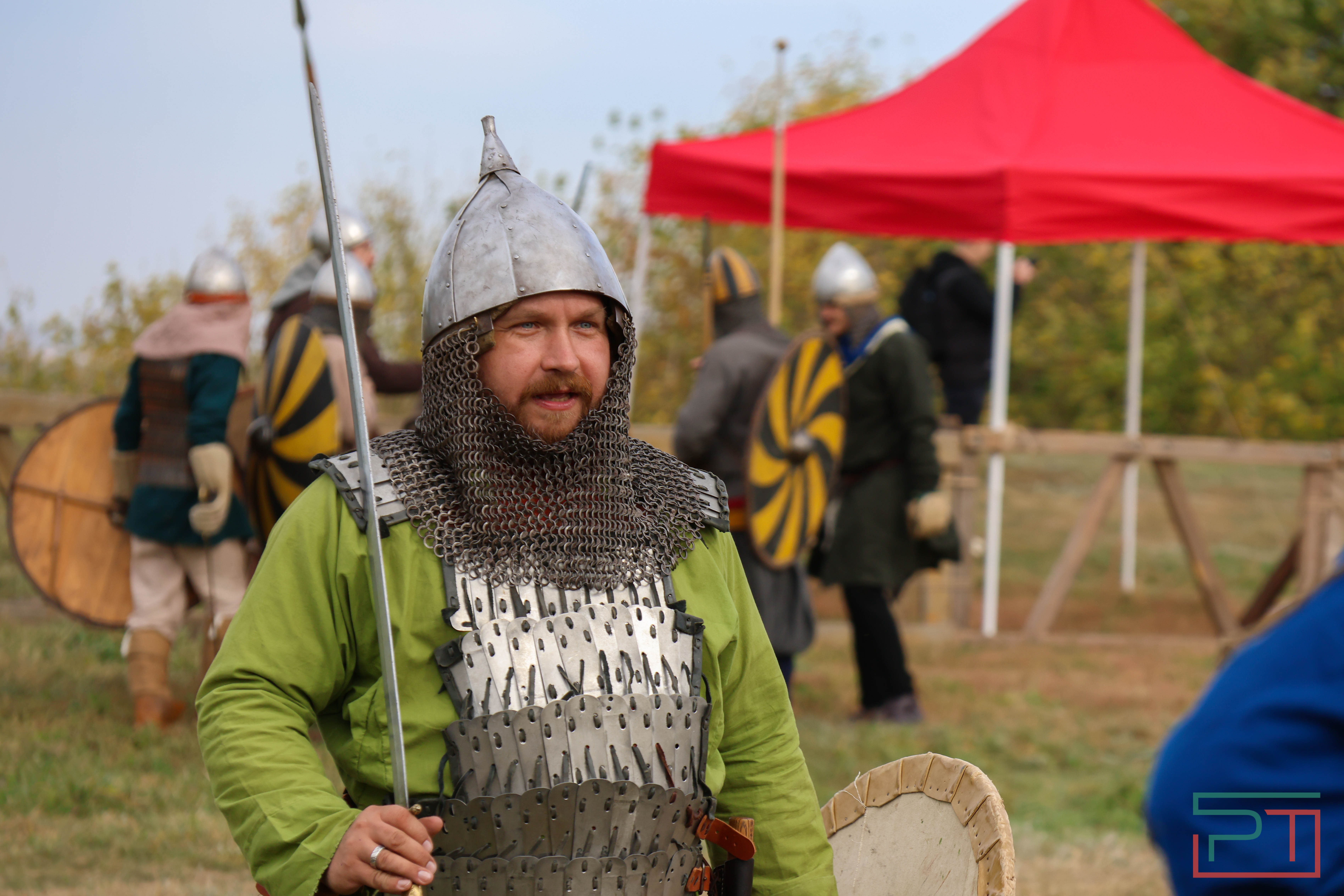 Постреляли из мушкета, погадали у шамана: в Болгаре прошел фестиваль «Путешествие в прошлое»