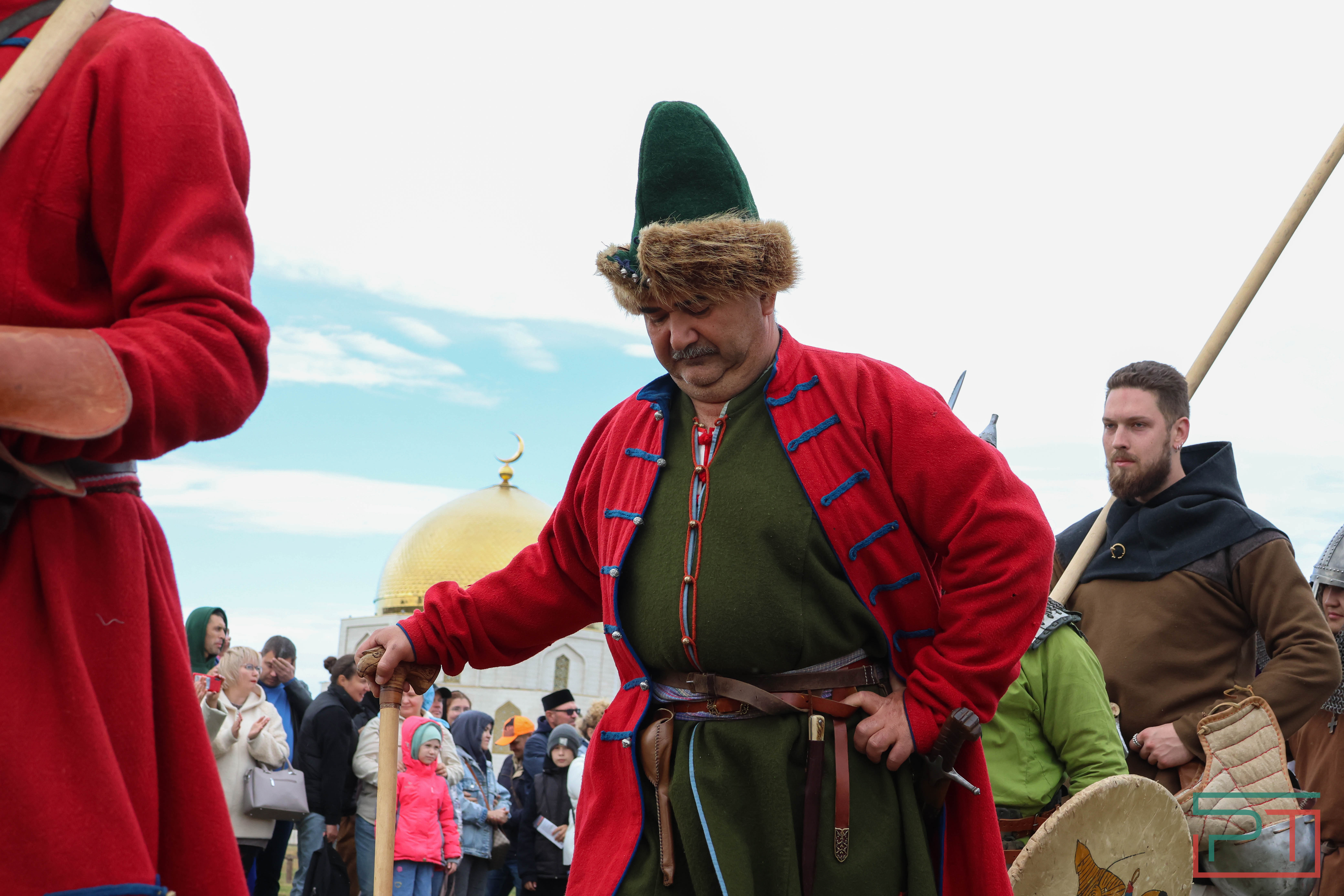 Постреляли из мушкета, погадали у шамана: в Болгаре прошел фестиваль «Путешествие в прошлое»