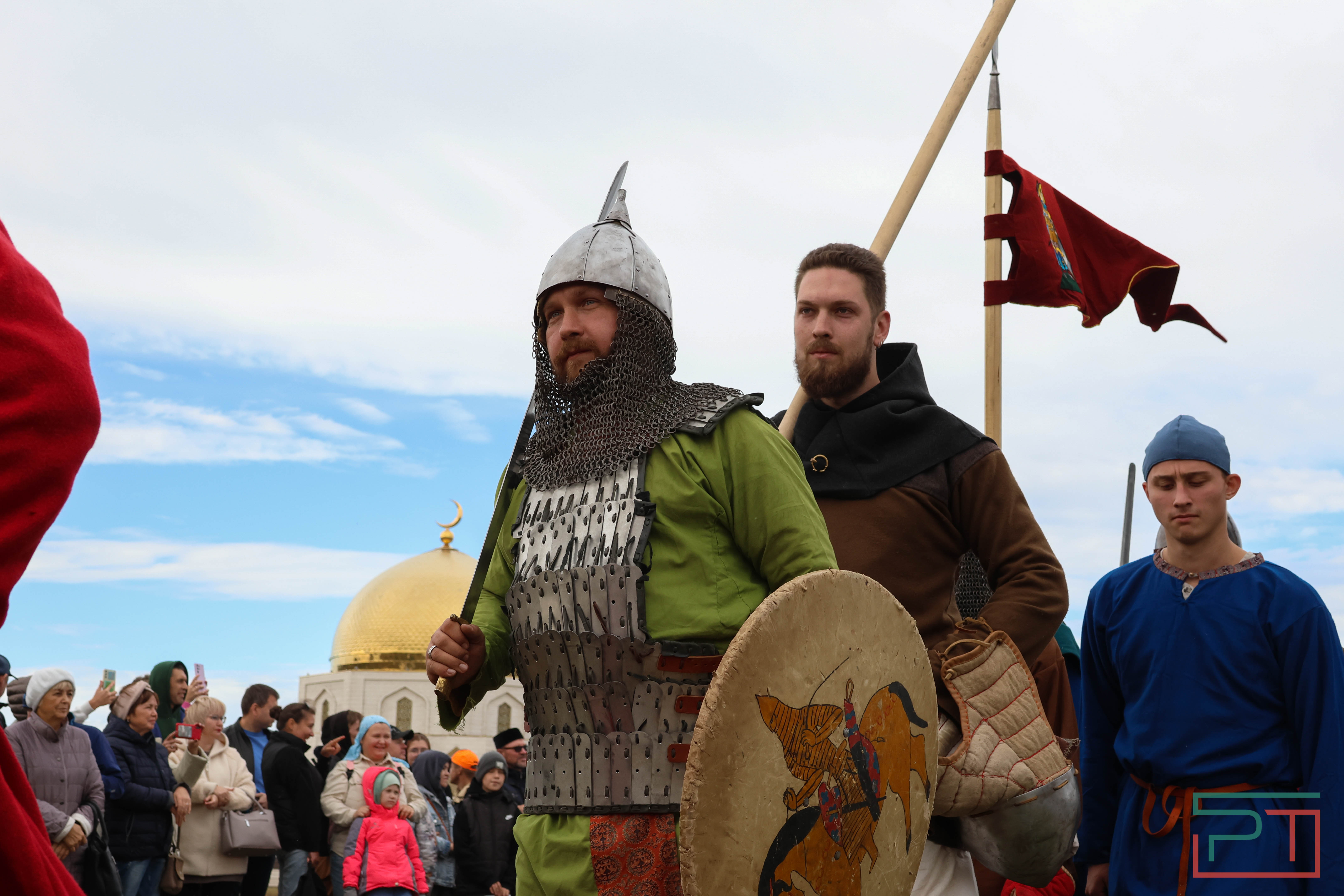 Постреляли из мушкета, погадали у шамана: в Болгаре прошел фестиваль «Путешествие в прошлое»