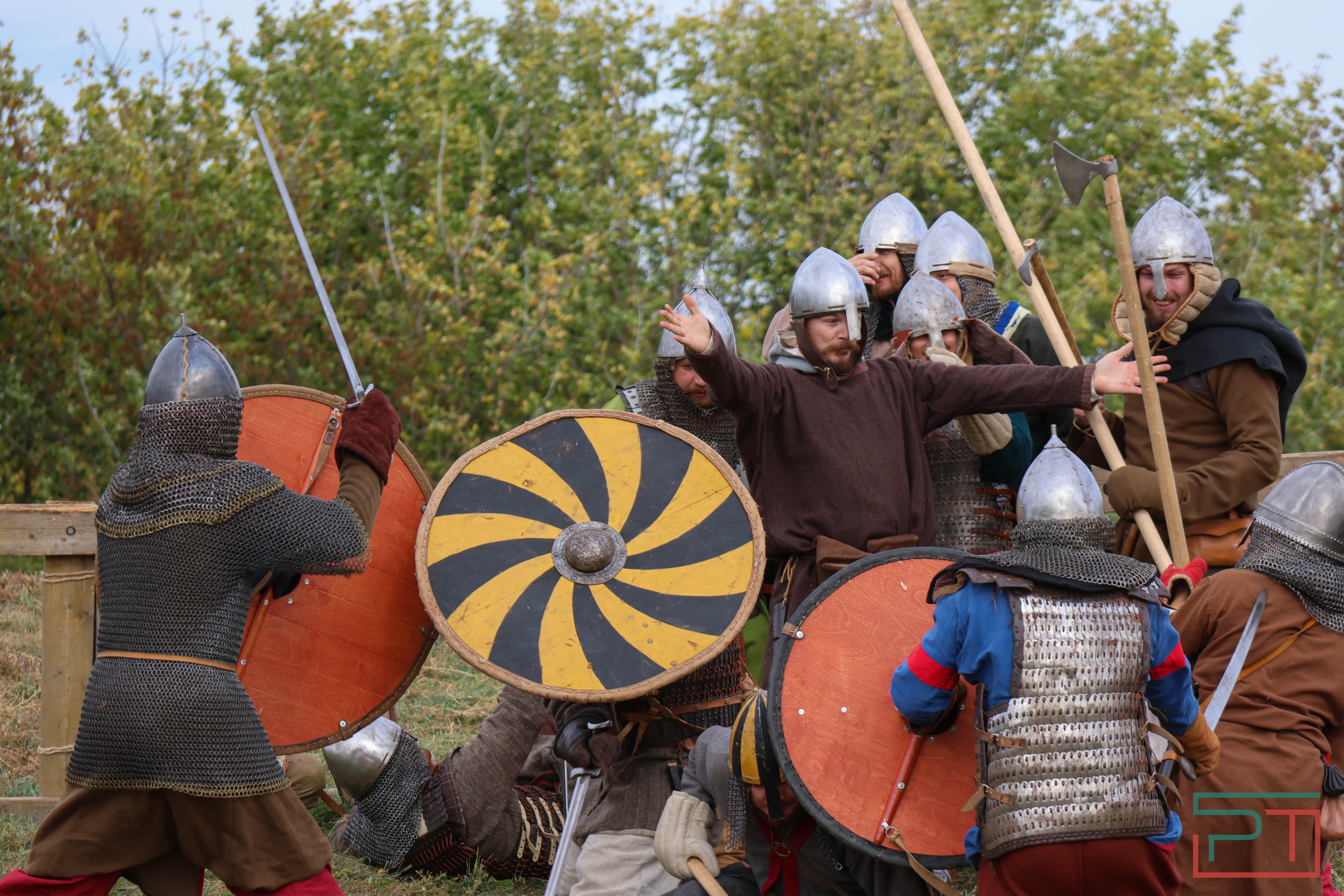 Постреляли из мушкета, погадали у шамана: в Болгаре прошел фестиваль «Путешествие в прошлое»