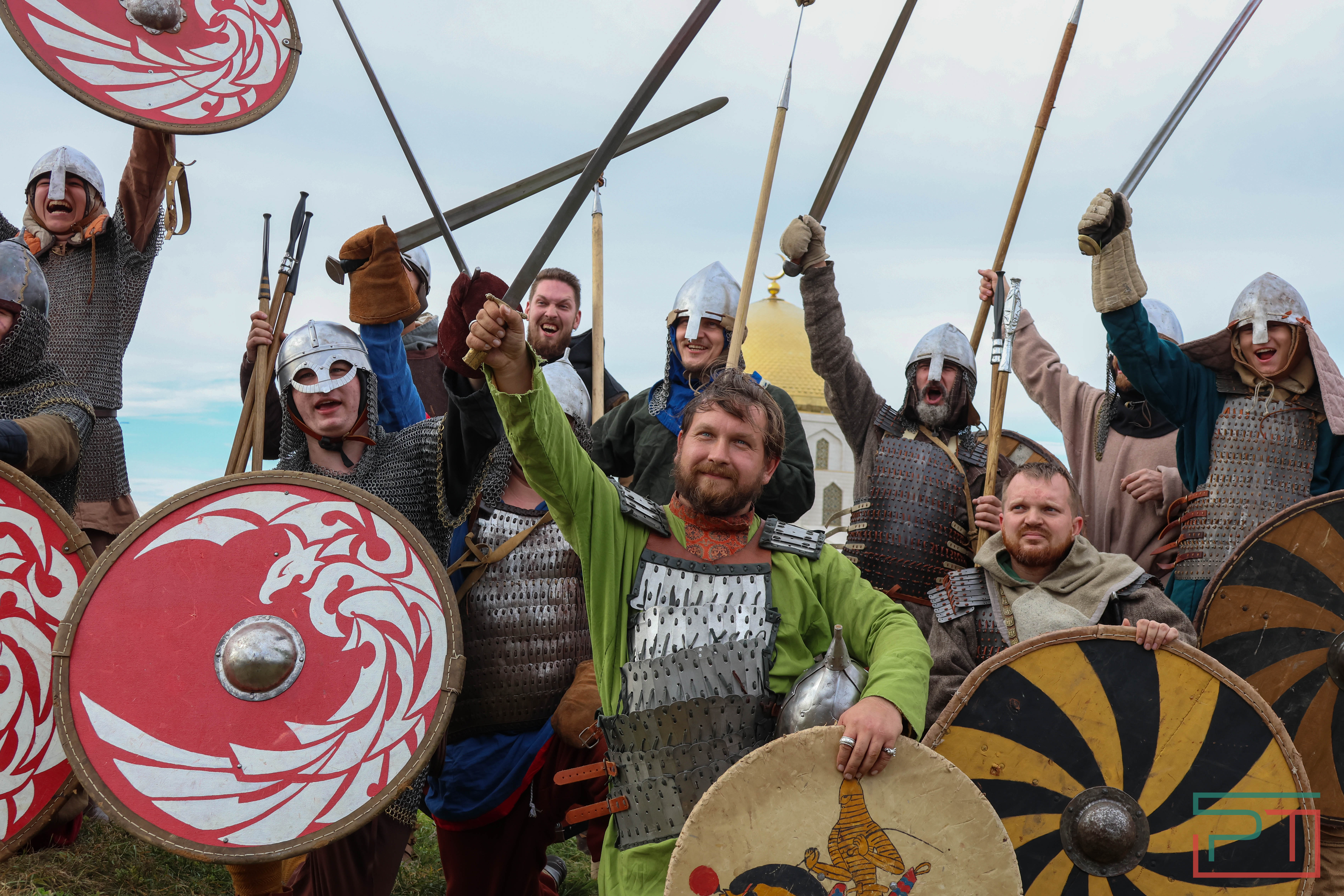 Постреляли из мушкета, погадали у шамана: в Болгаре прошел фестиваль «Путешествие в прошлое»