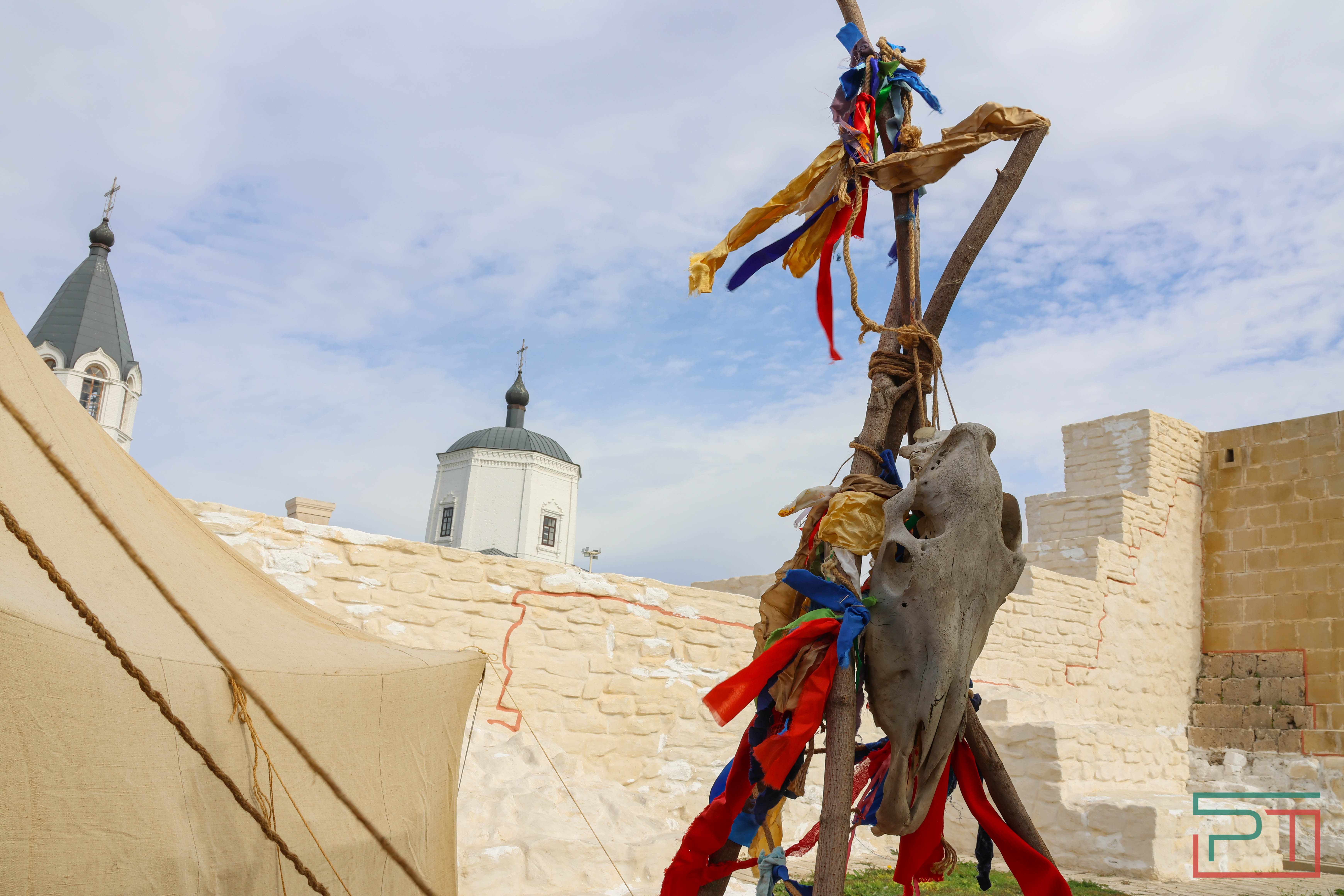 Постреляли из мушкета, погадали у шамана: в Болгаре прошел фестиваль «Путешествие в прошлое»