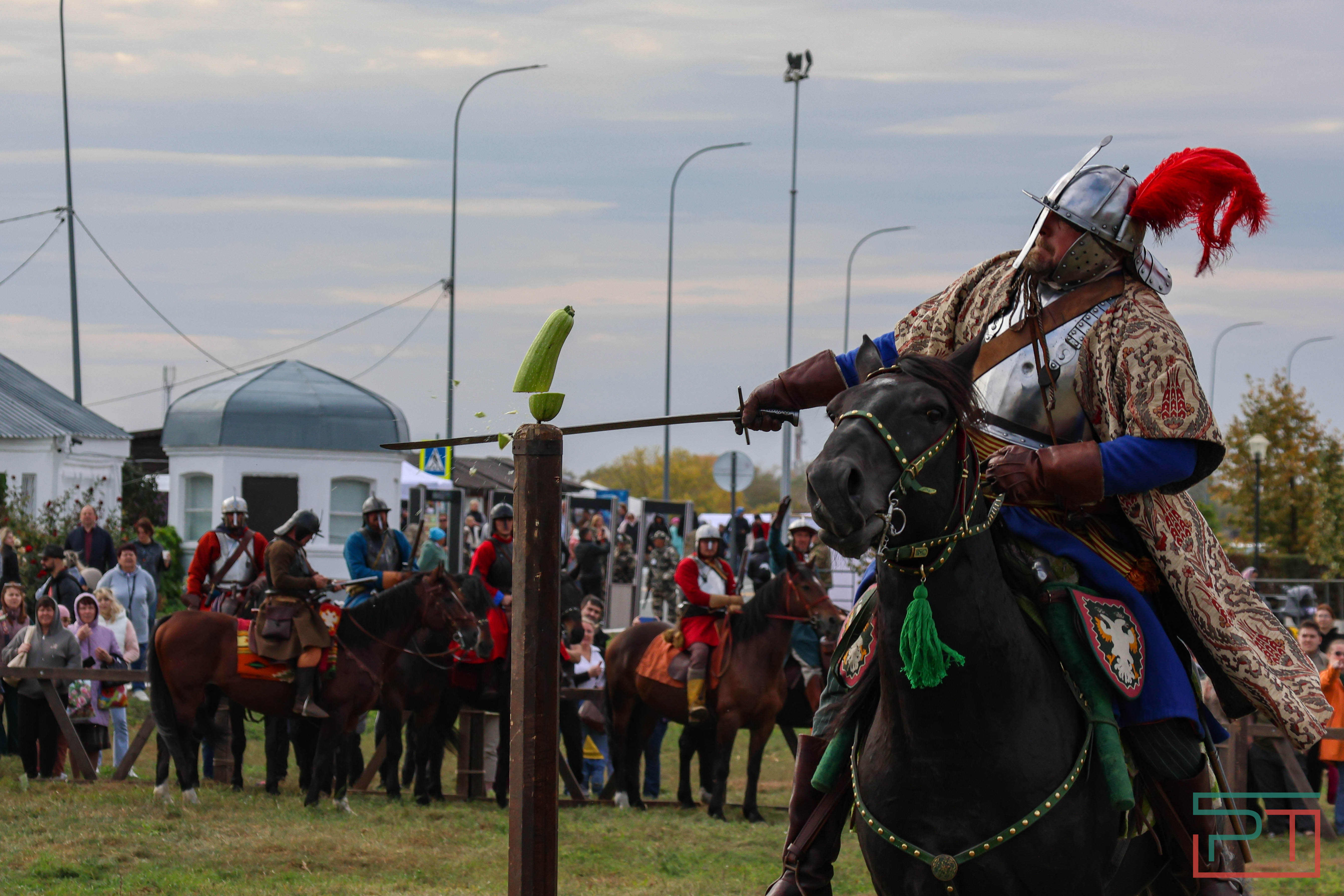 Постреляли из мушкета, погадали у шамана: в Болгаре прошел фестиваль «Путешествие в прошлое»