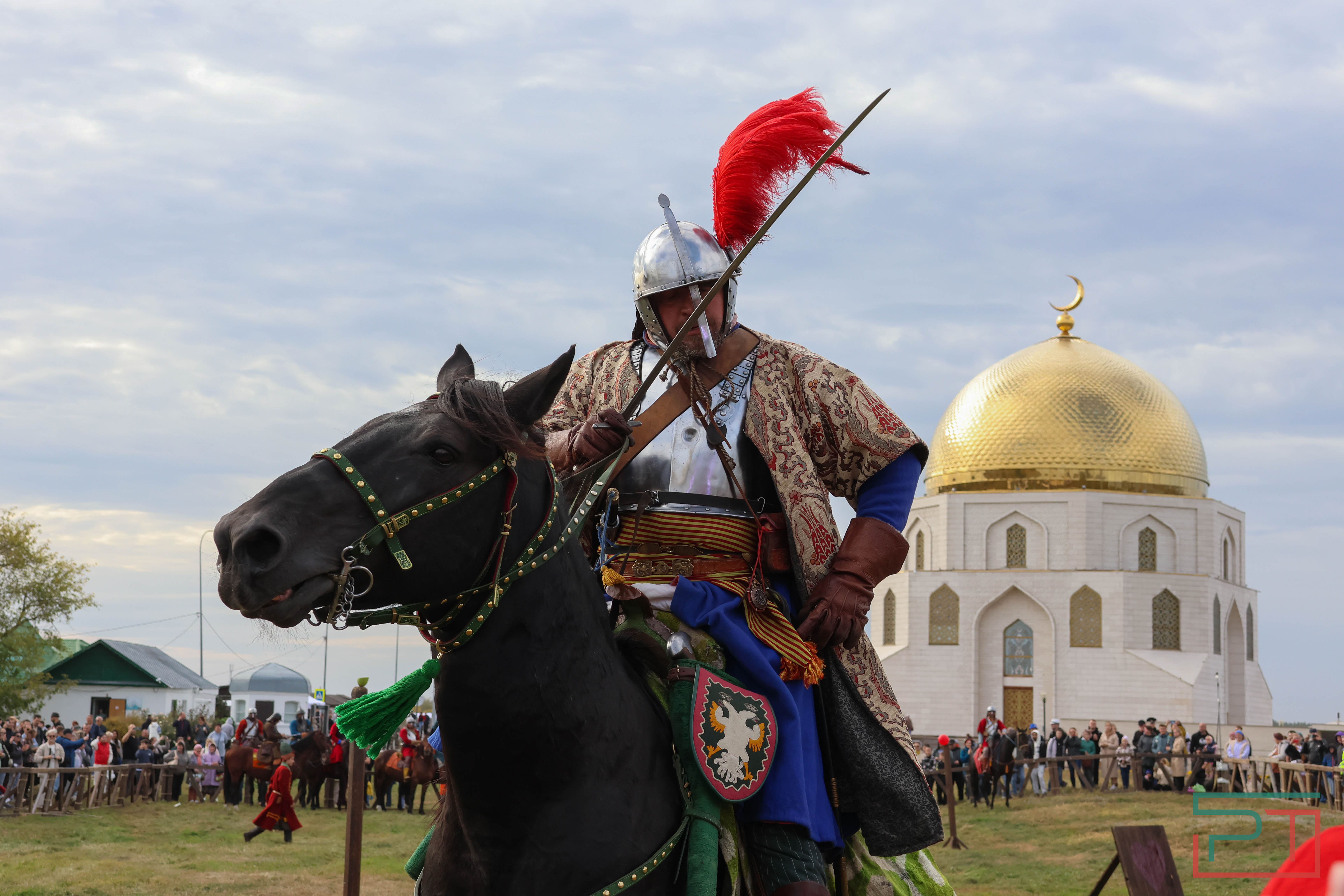 Постреляли из мушкета, погадали у шамана: в Болгаре прошел фестиваль «Путешествие в прошлое»