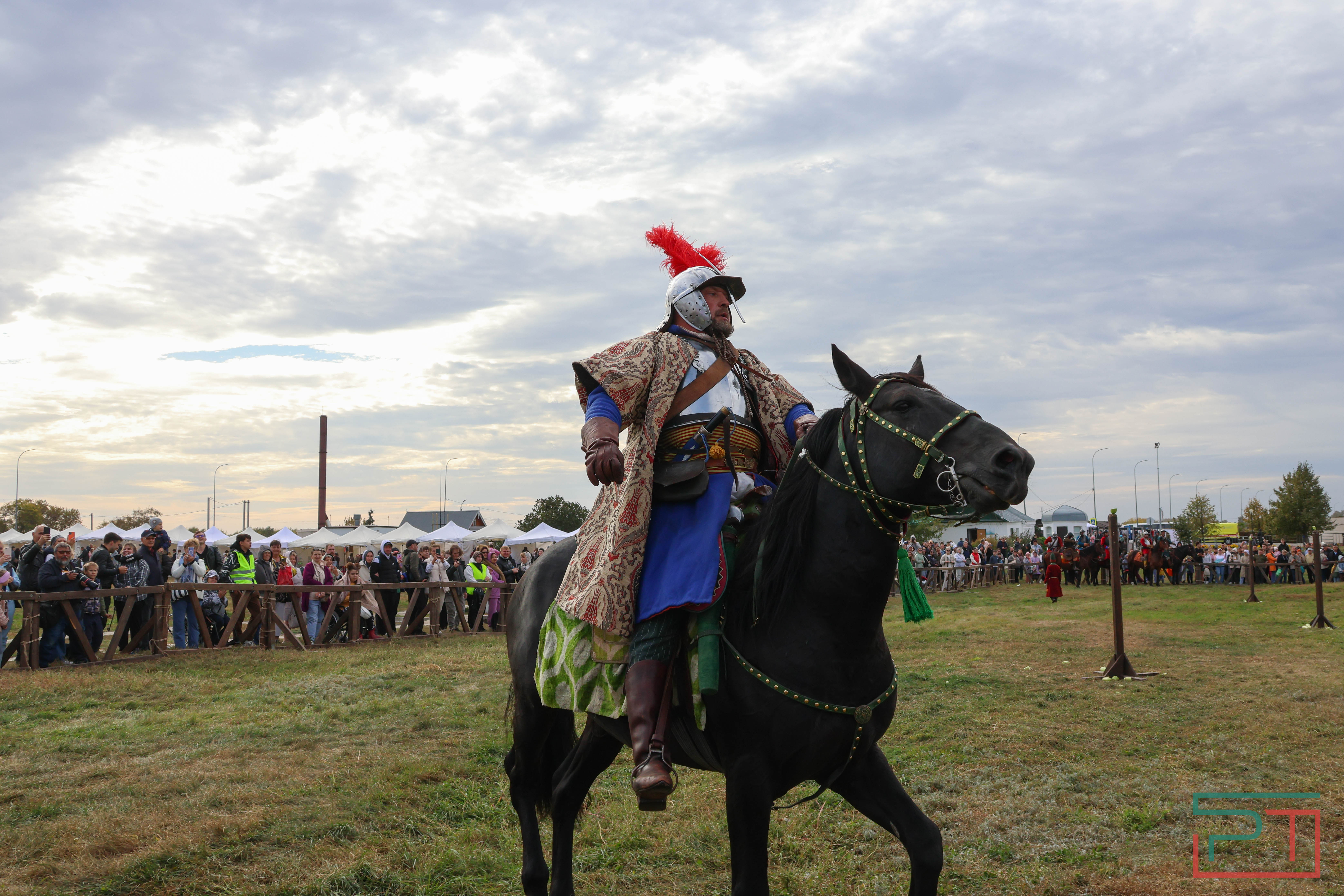 Постреляли из мушкета, погадали у шамана: в Болгаре прошел фестиваль «Путешествие в прошлое»