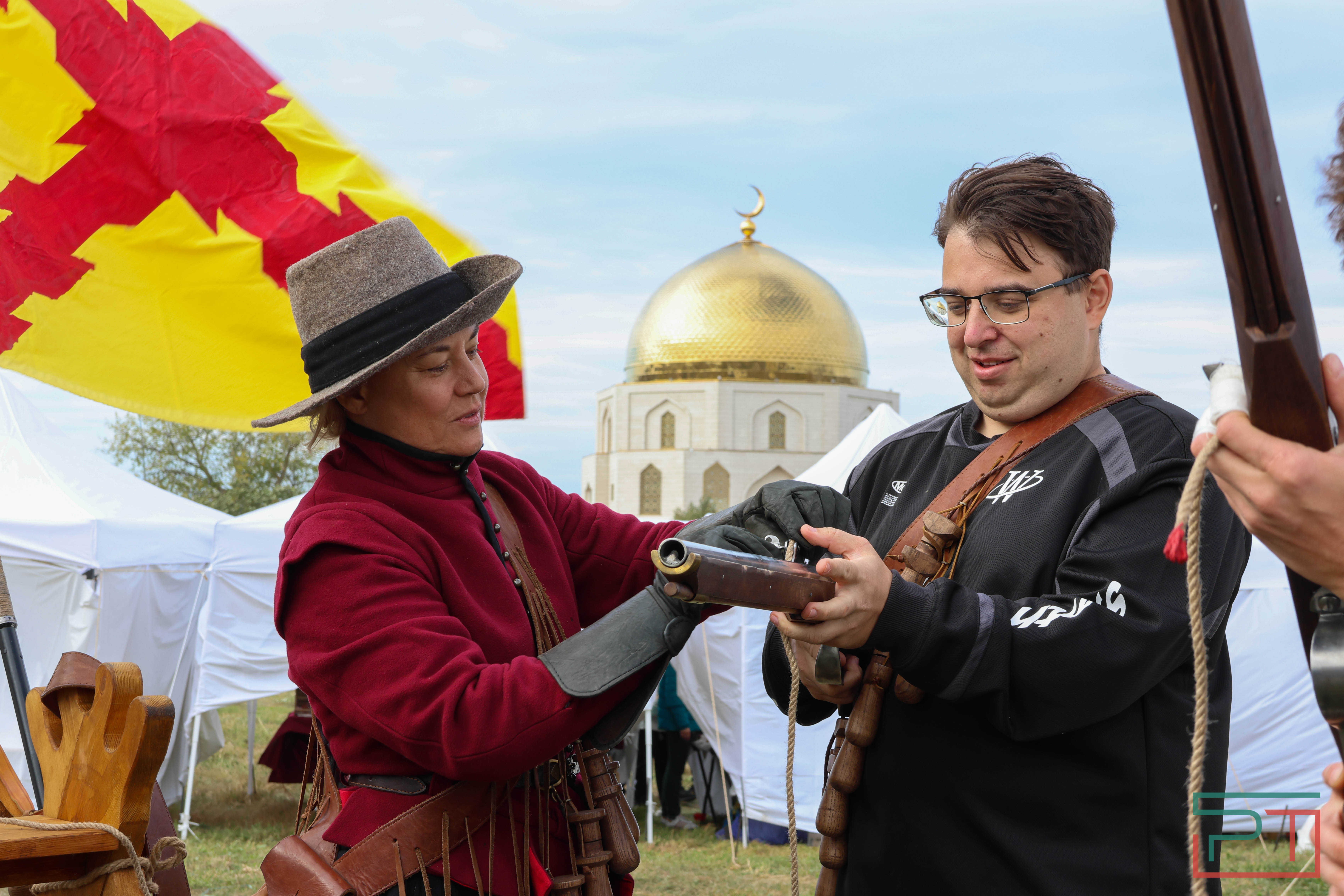 Постреляли из мушкета, погадали у шамана: в Болгаре прошел фестиваль «Путешествие в прошлое»