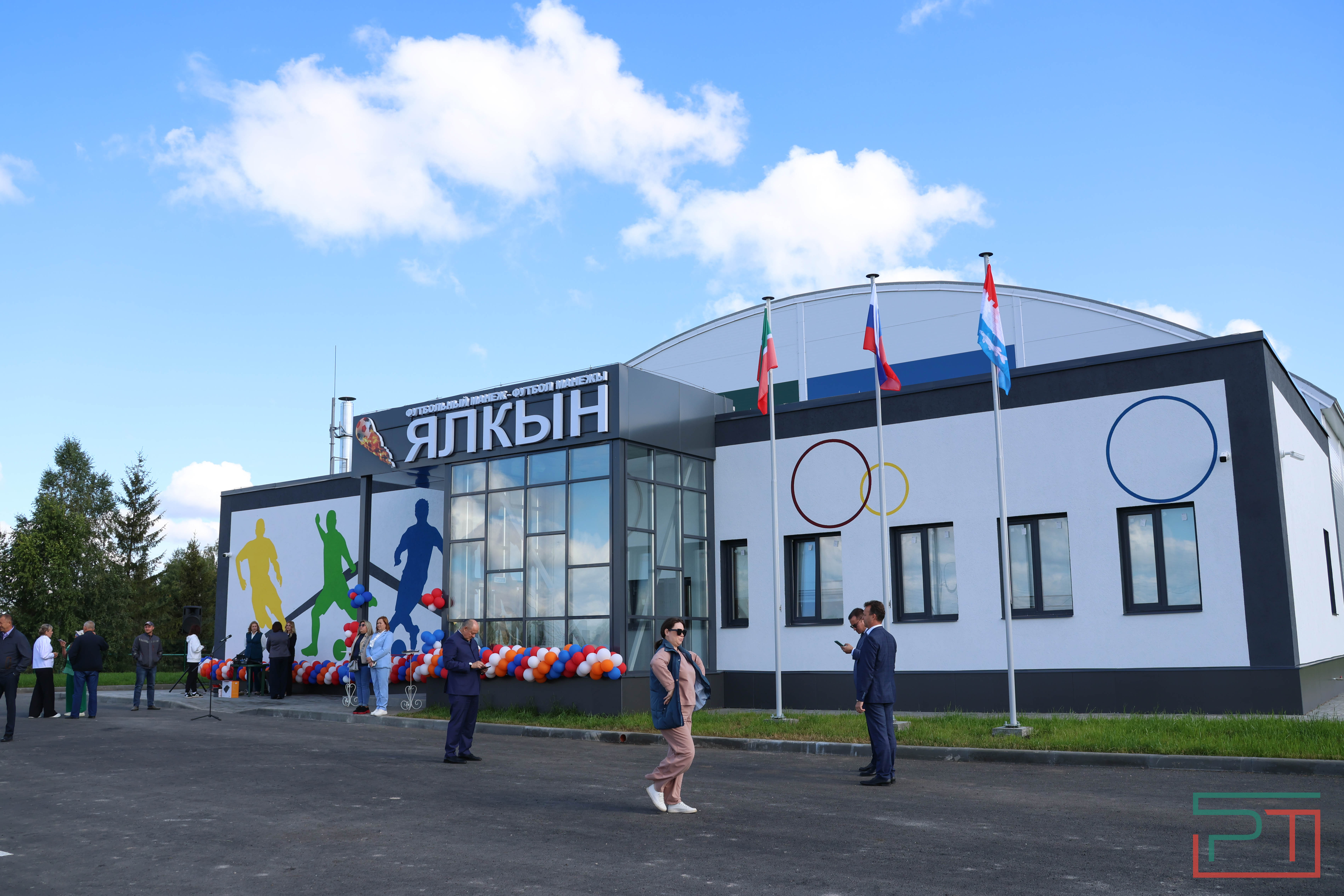 Футбольный манеж и молодежный центр отрылись в Новошешминске
