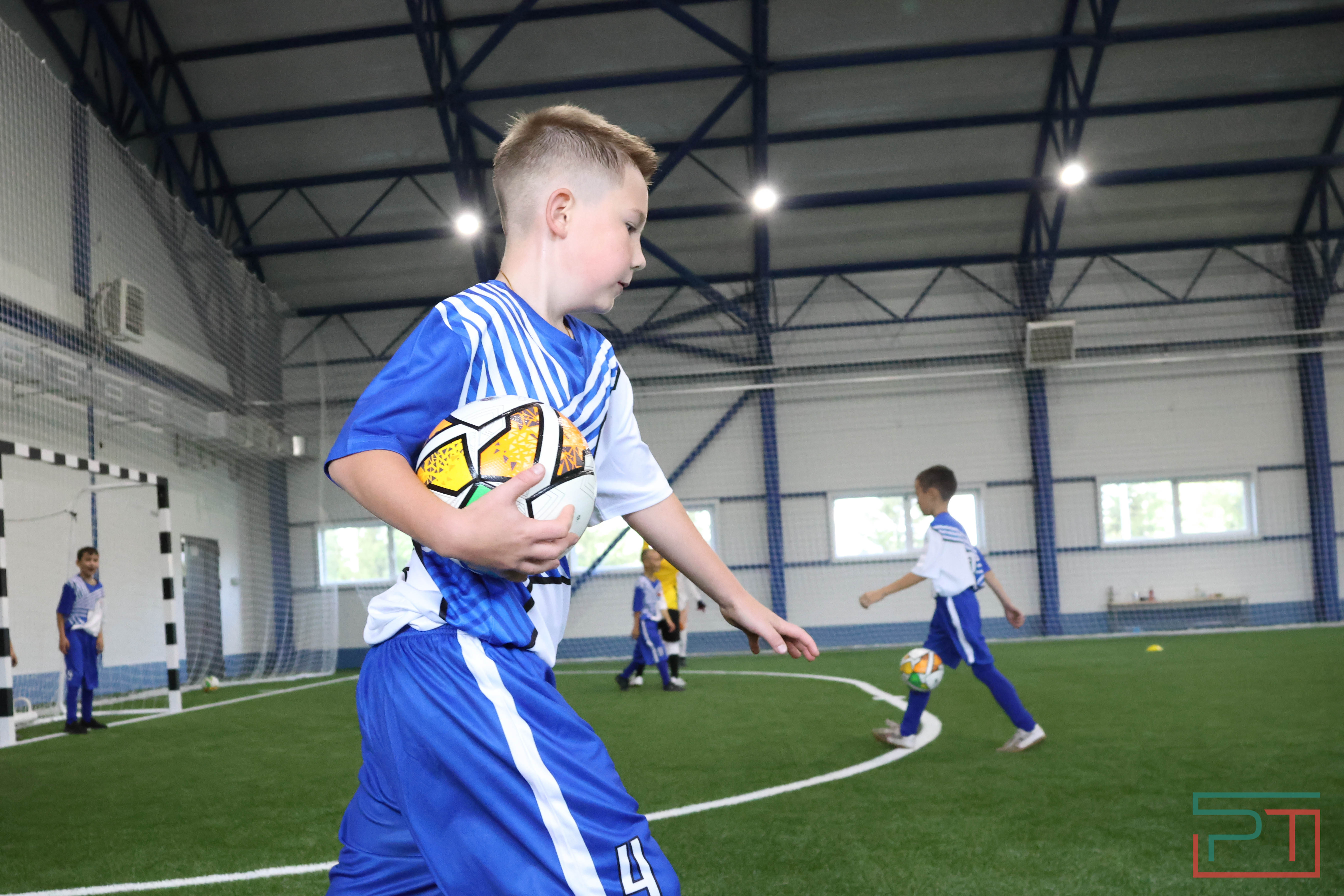 Футбольный манеж и молодежный центр отрылись в Новошешминске