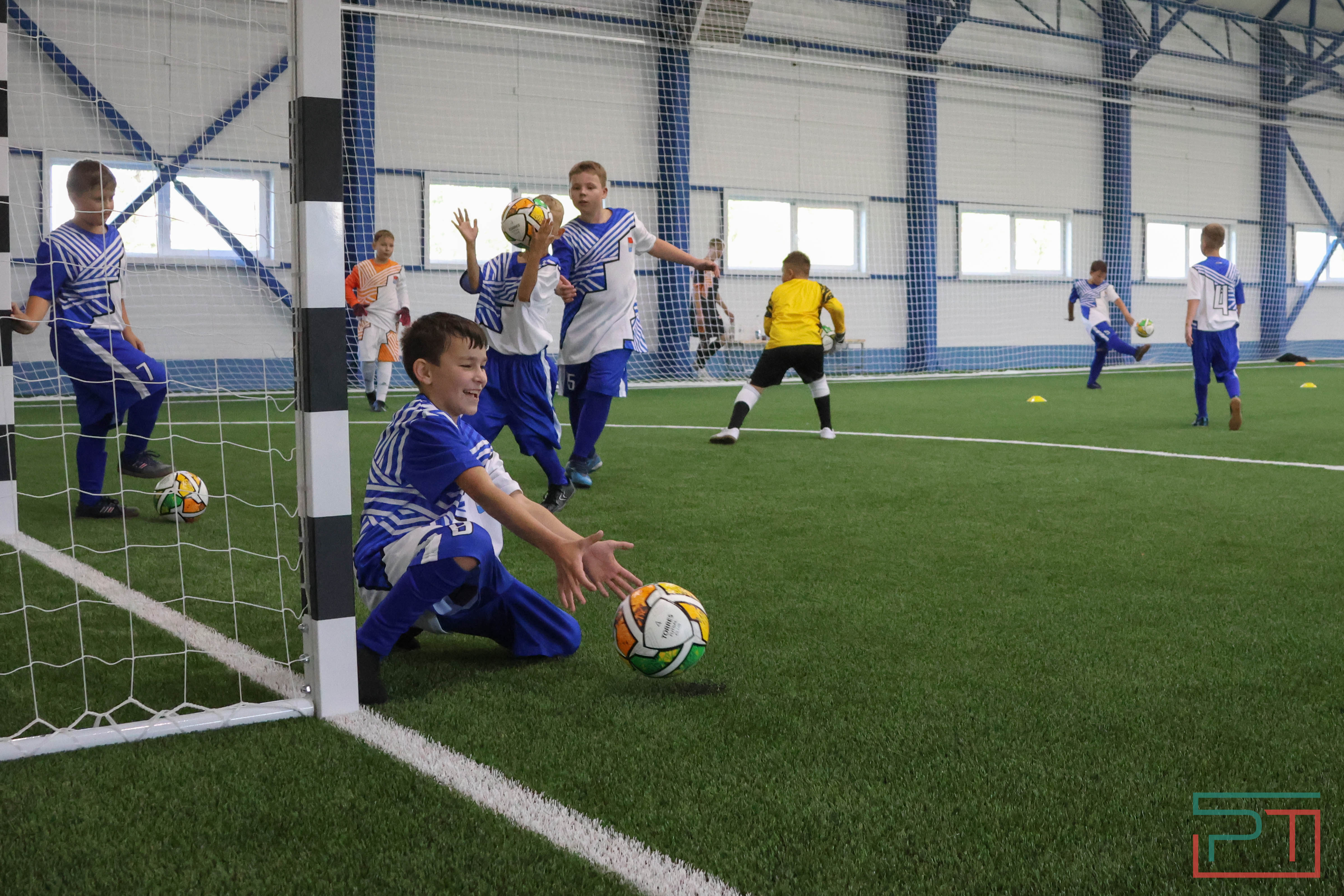 Футбольный манеж и молодежный центр отрылись в Новошешминске