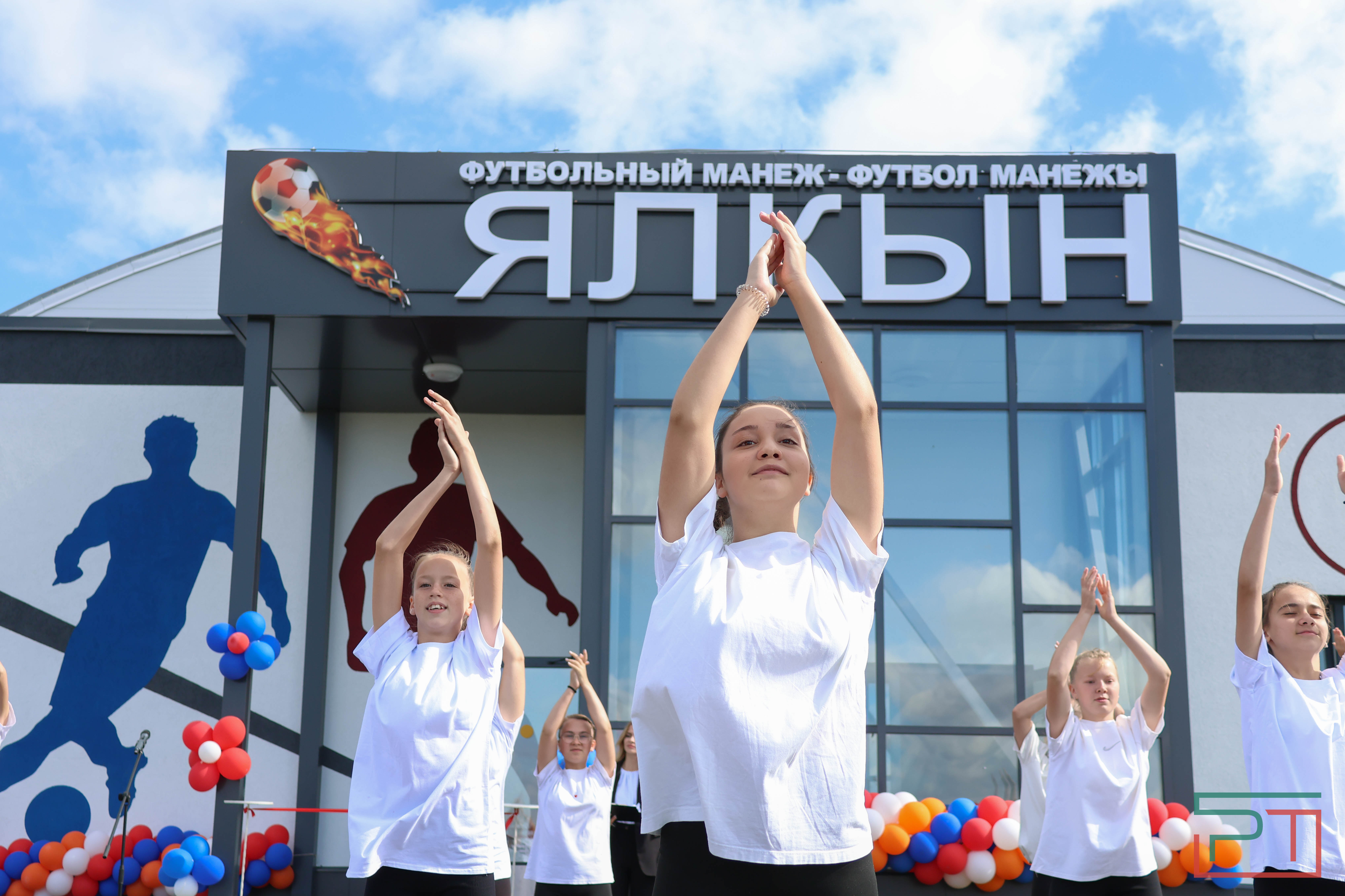 Футбольный манеж и молодежный центр отрылись в Новошешминске