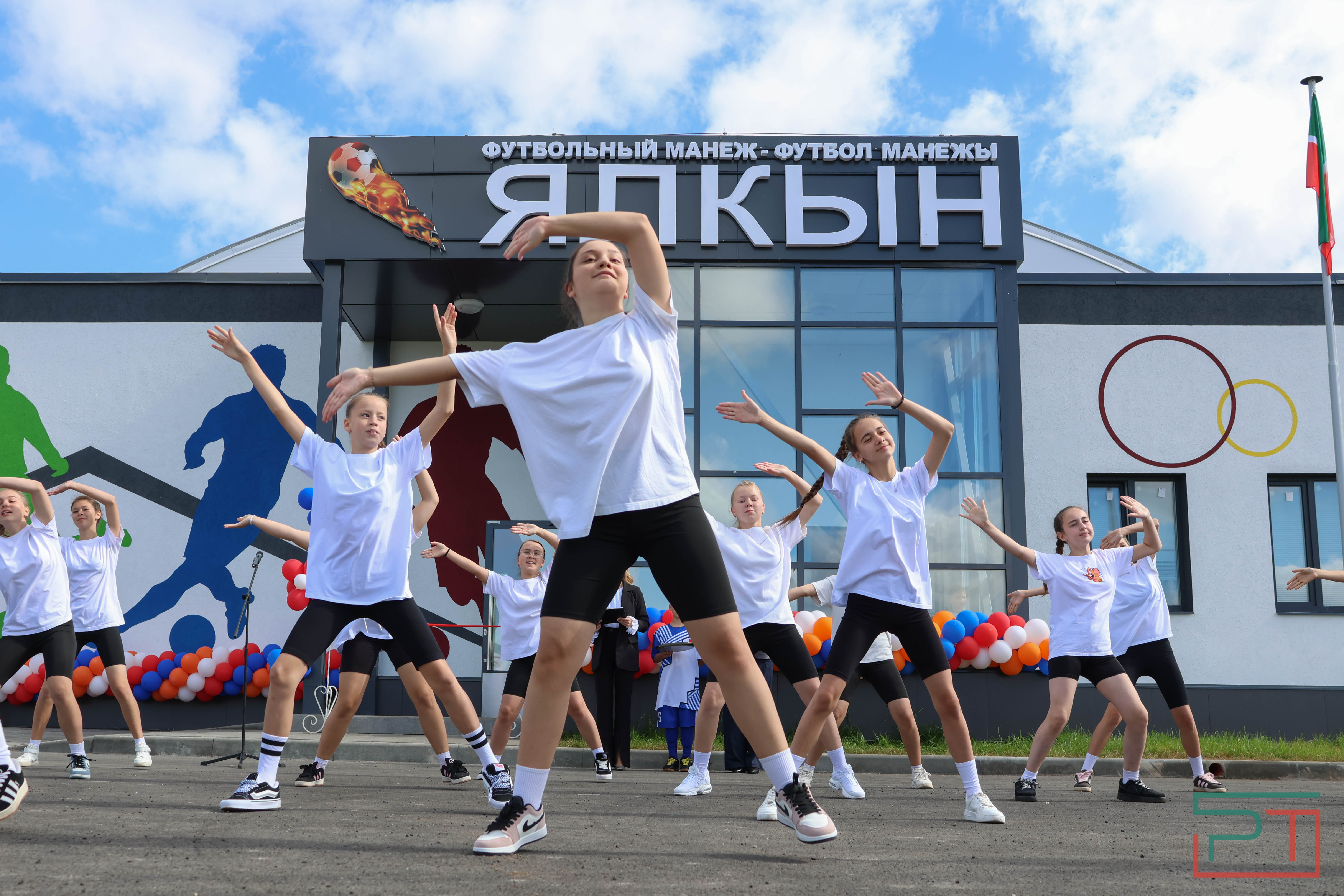 Футбольный манеж и молодежный центр отрылись в Новошешминске