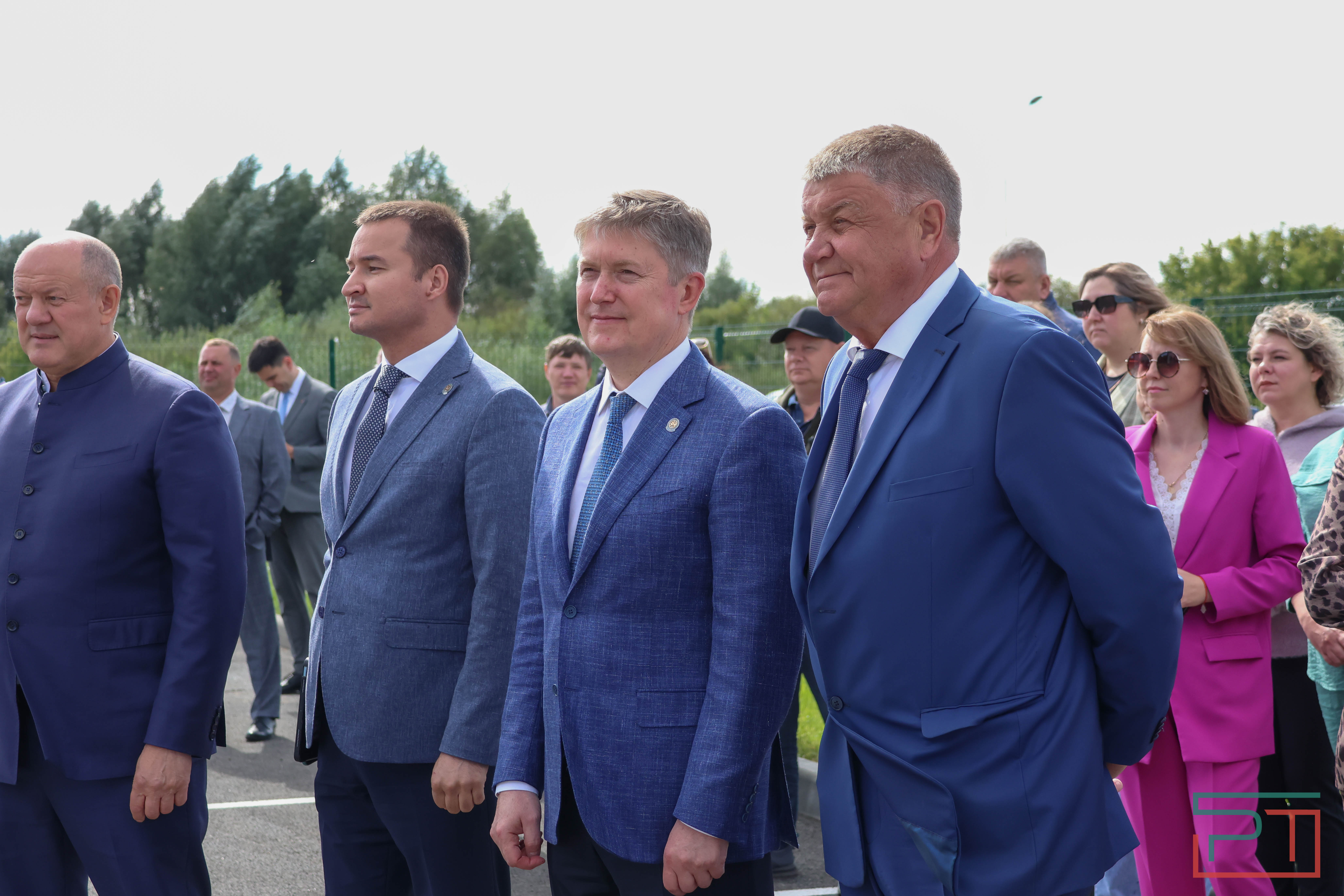 Футбольный манеж и молодежный центр отрылись в Новошешминске