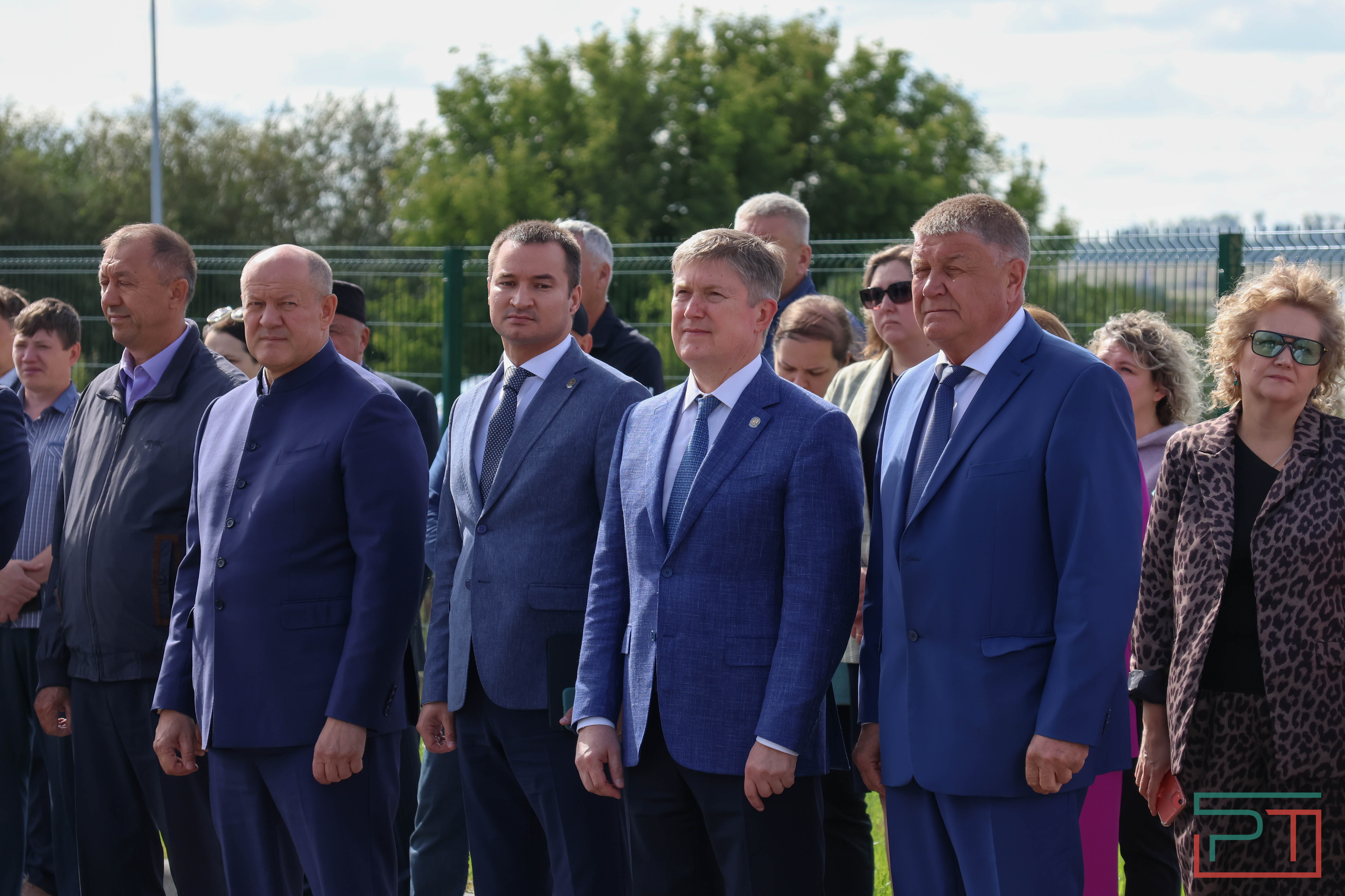 Футбольный манеж и молодежный центр отрылись в Новошешминске